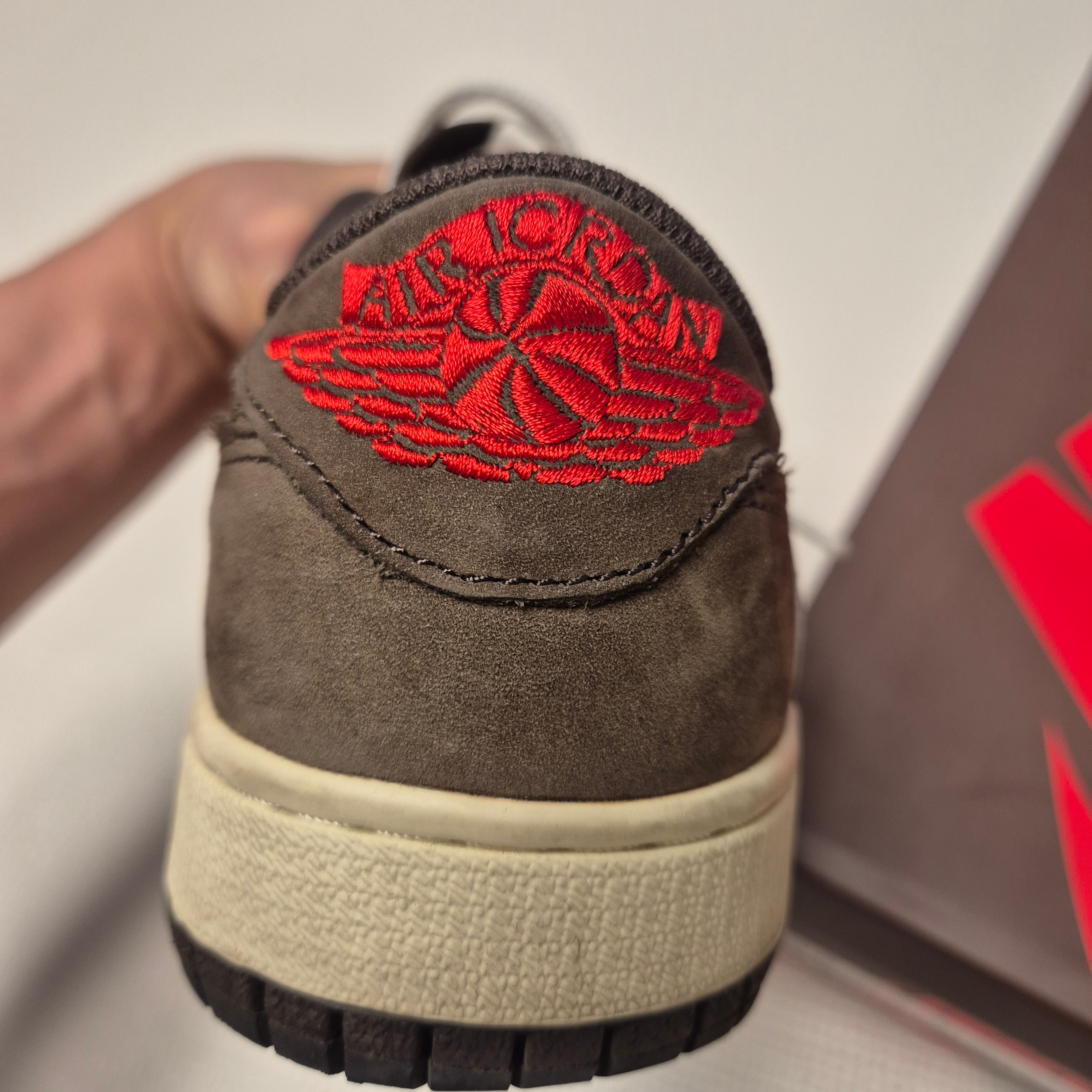 Jordan 1 x Travis Scott Retro Low OG SP Mocha 착용 스타일 - 10