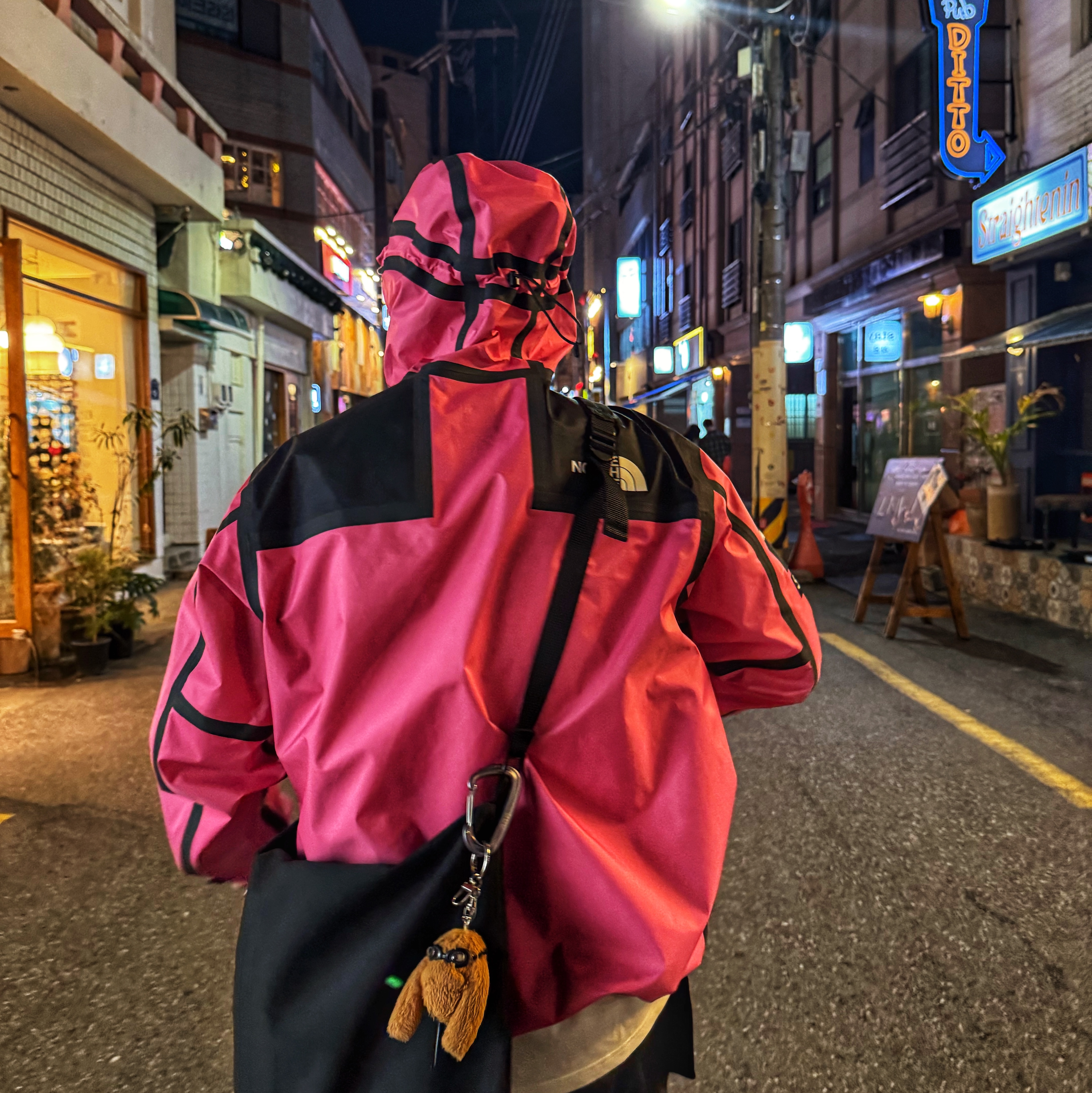 Supreme x The North Face Summit Series Outer Tape Seam Jacket Pink - 21SS, Supreme Reflective Ripstop Camp Cap Black - 24SS 착용 스타일 - 2