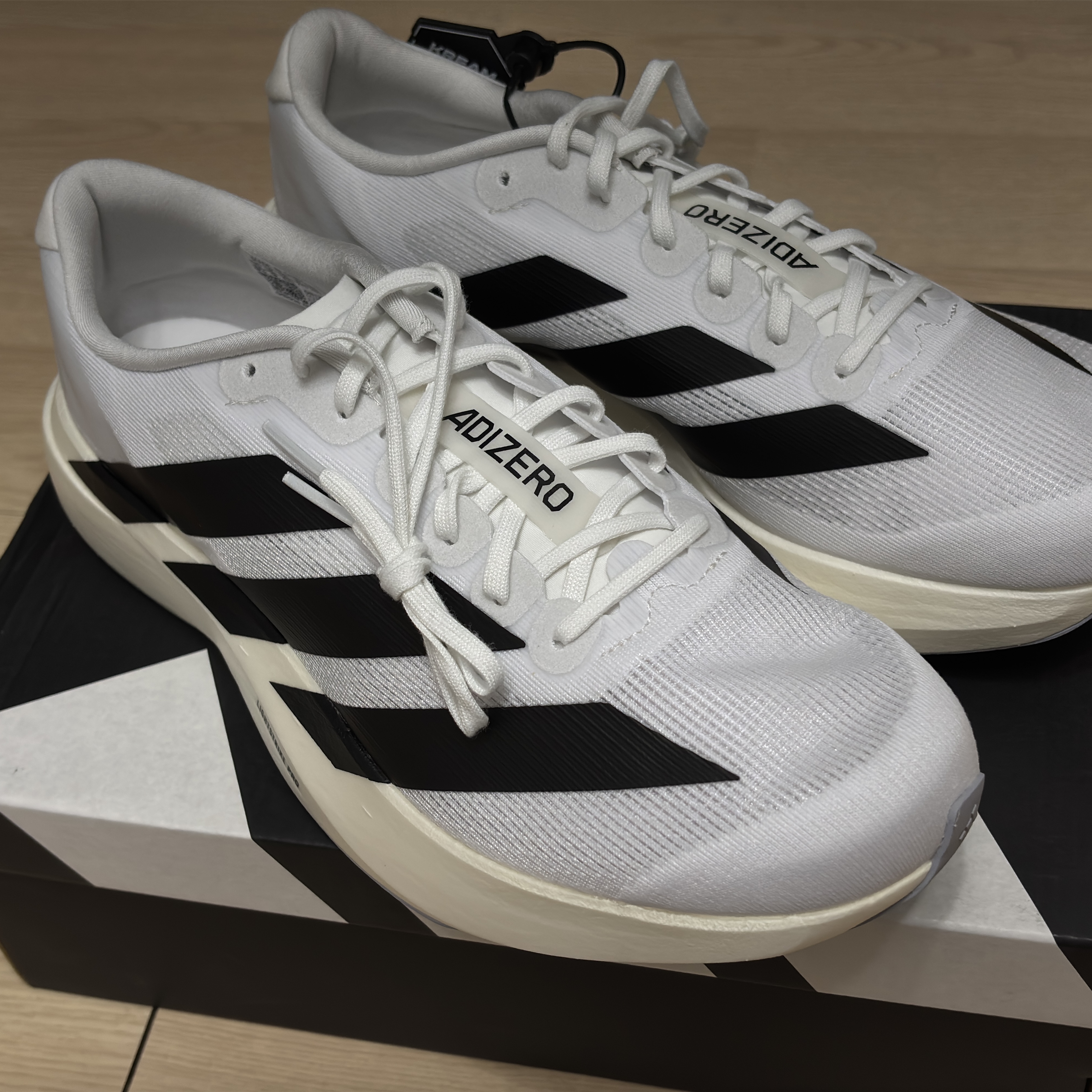 Adidas Adizero EVO SL Cloud White Core Black 착용 스타일 - 2