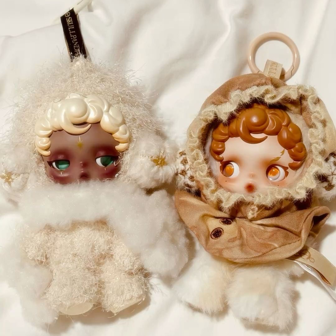 Pop Mart Skullpanda You Found Me ! Series Plush Doll Pendant Sandman (Opened Case) 착용 스타일