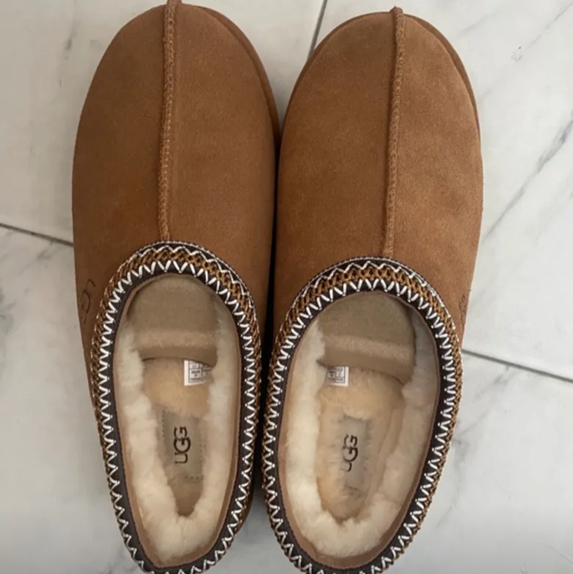 UGG Tasman II Slipper Chestnut 착용 스타일