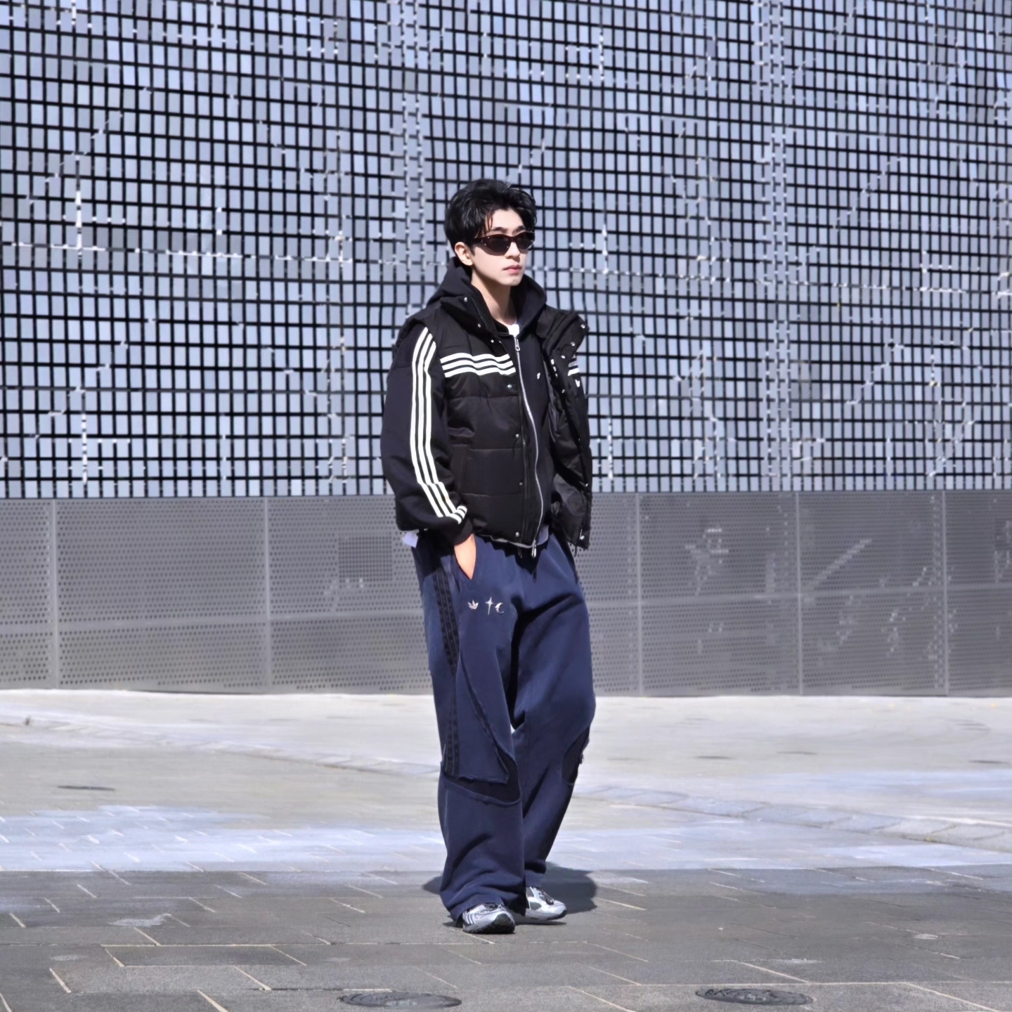 Adidas 3-Stripes Full-Zip Hoodie Black Cream White - KR Sizing, Adidas x Thug Club Teamgeist Sweatpants Night Indigo - KR Sizing 착용 스타일 - 3