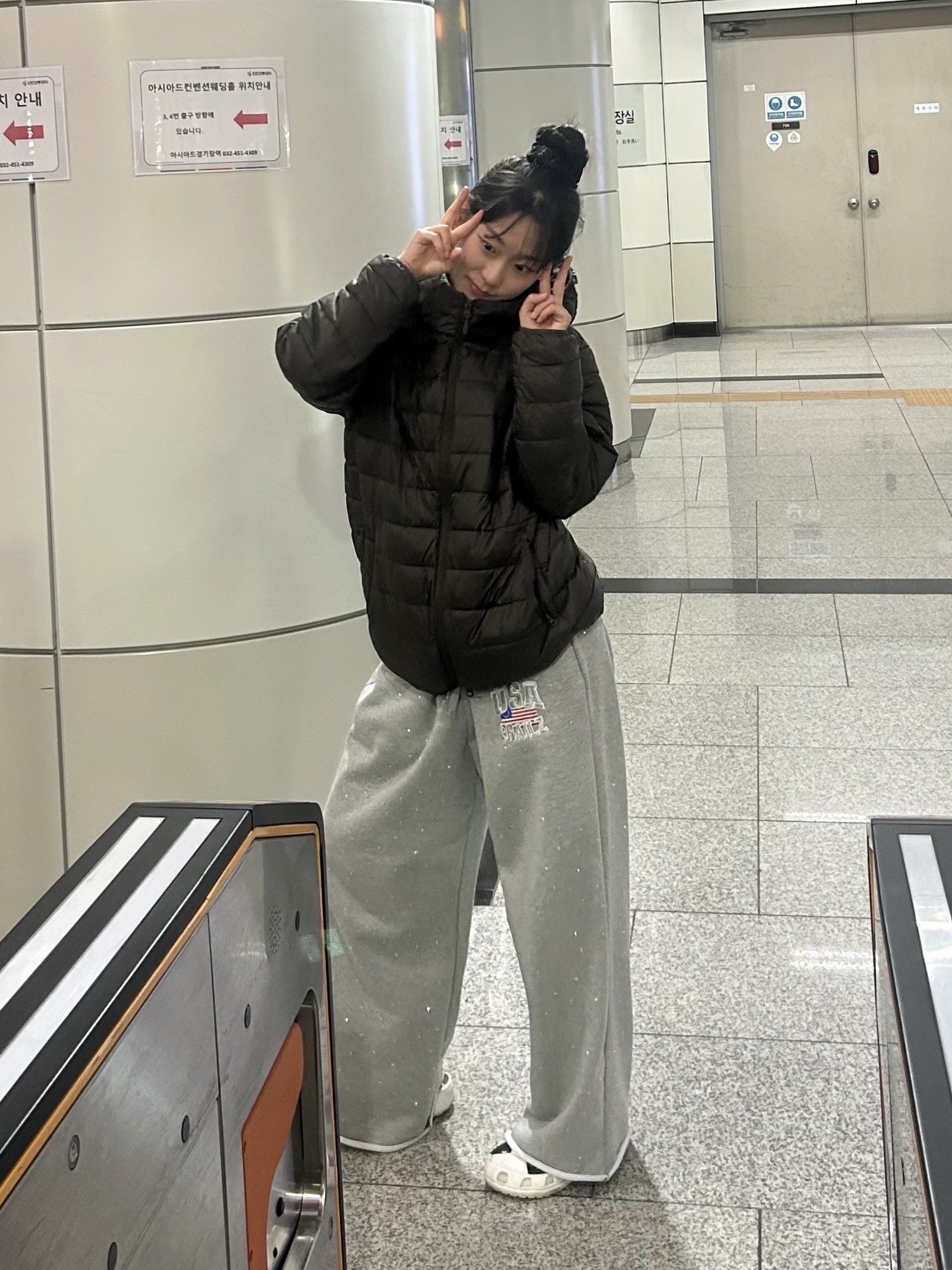 Spao Thin-Light Hooded Jacket Brown, Spao Thin-Light Hooded Jacket Light Gray 착용 스타일