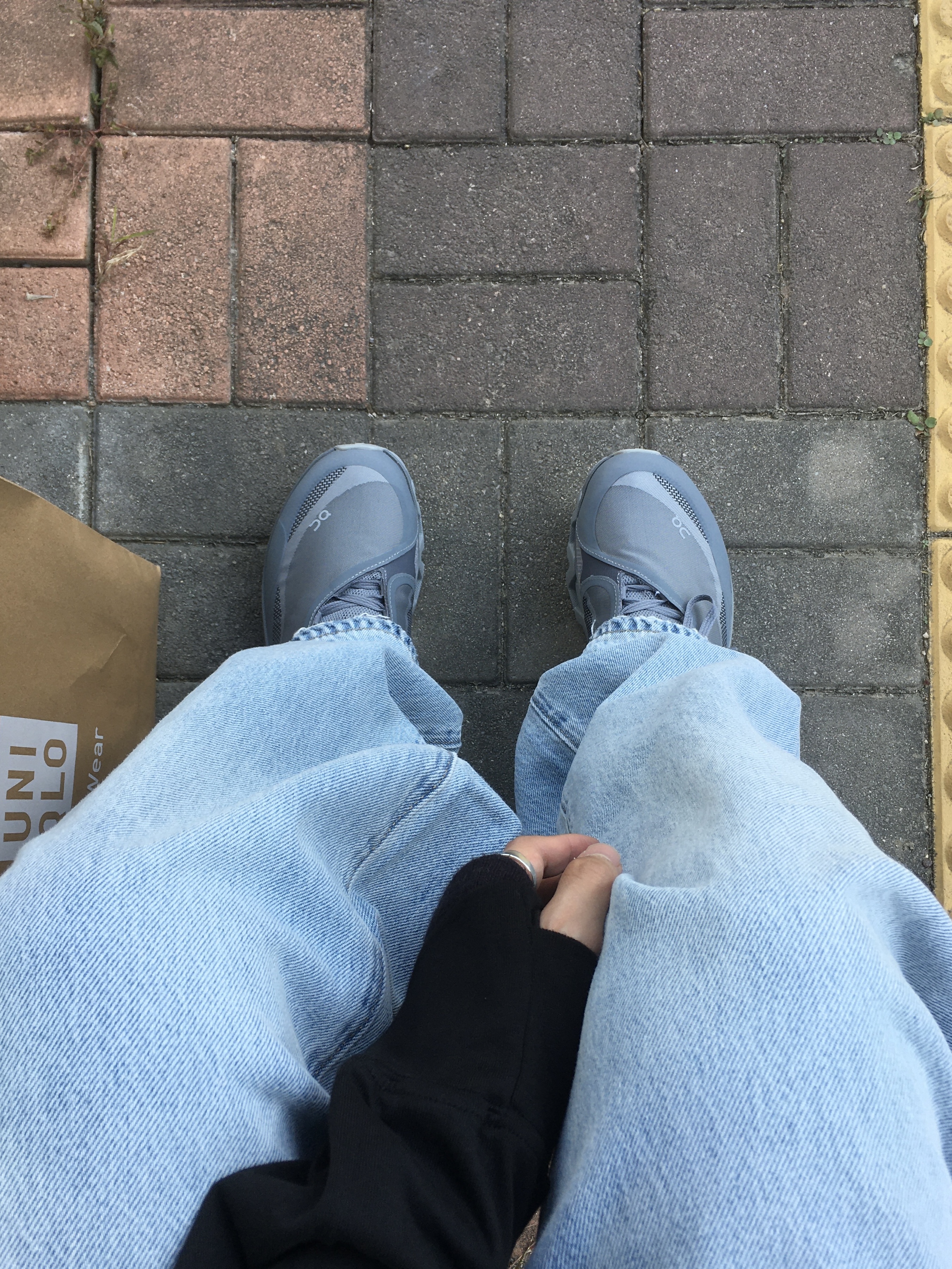 On Running x Post Archive Faction (Paf) Cloudmonster Hyper Phantom Apollo, Levi's 578™ Baggy Jean Medium Wash 착용 스타일 - 1