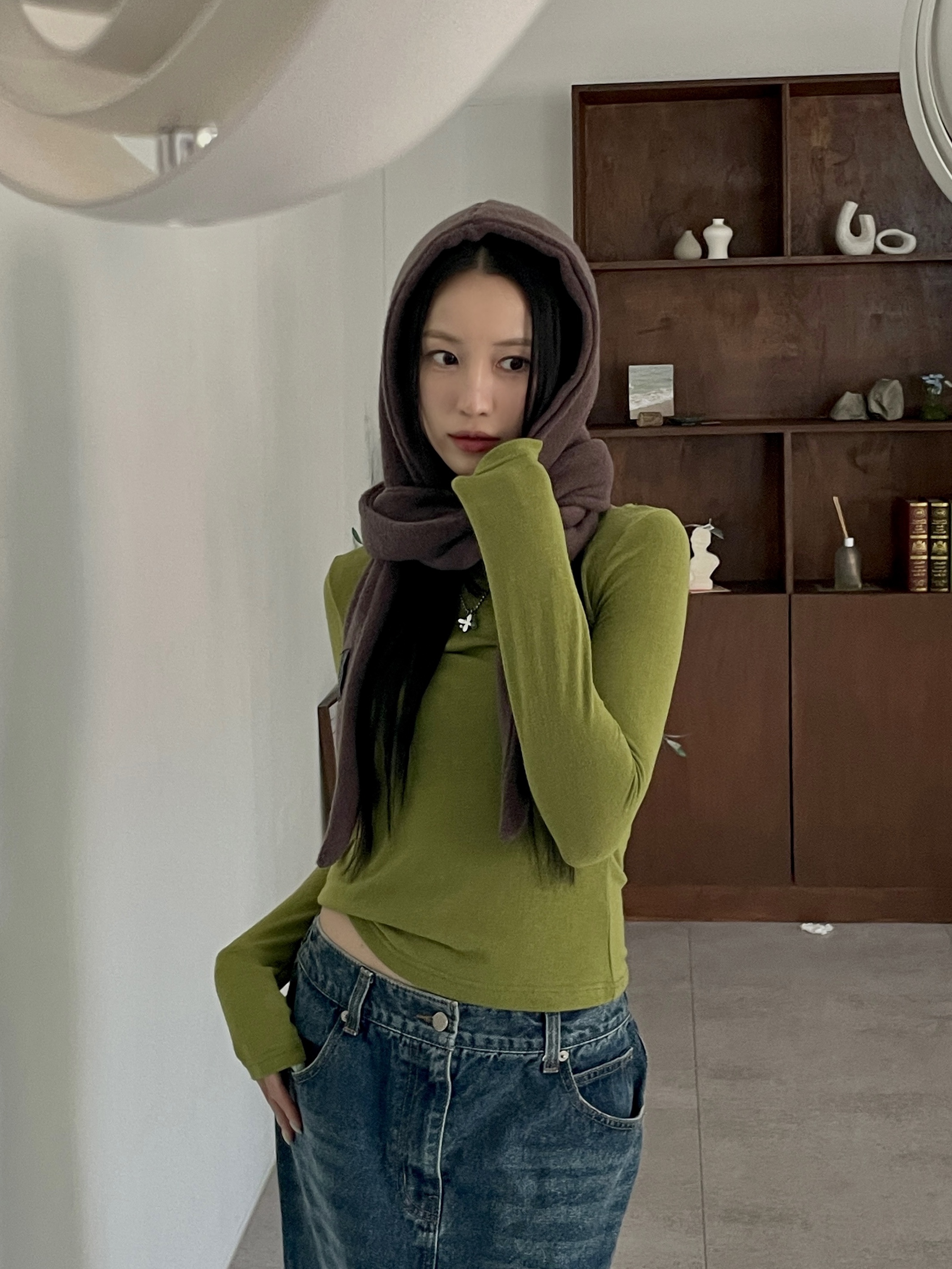 Riomeu Knit Hood Muffler  Brown 착용 스타일 - 1