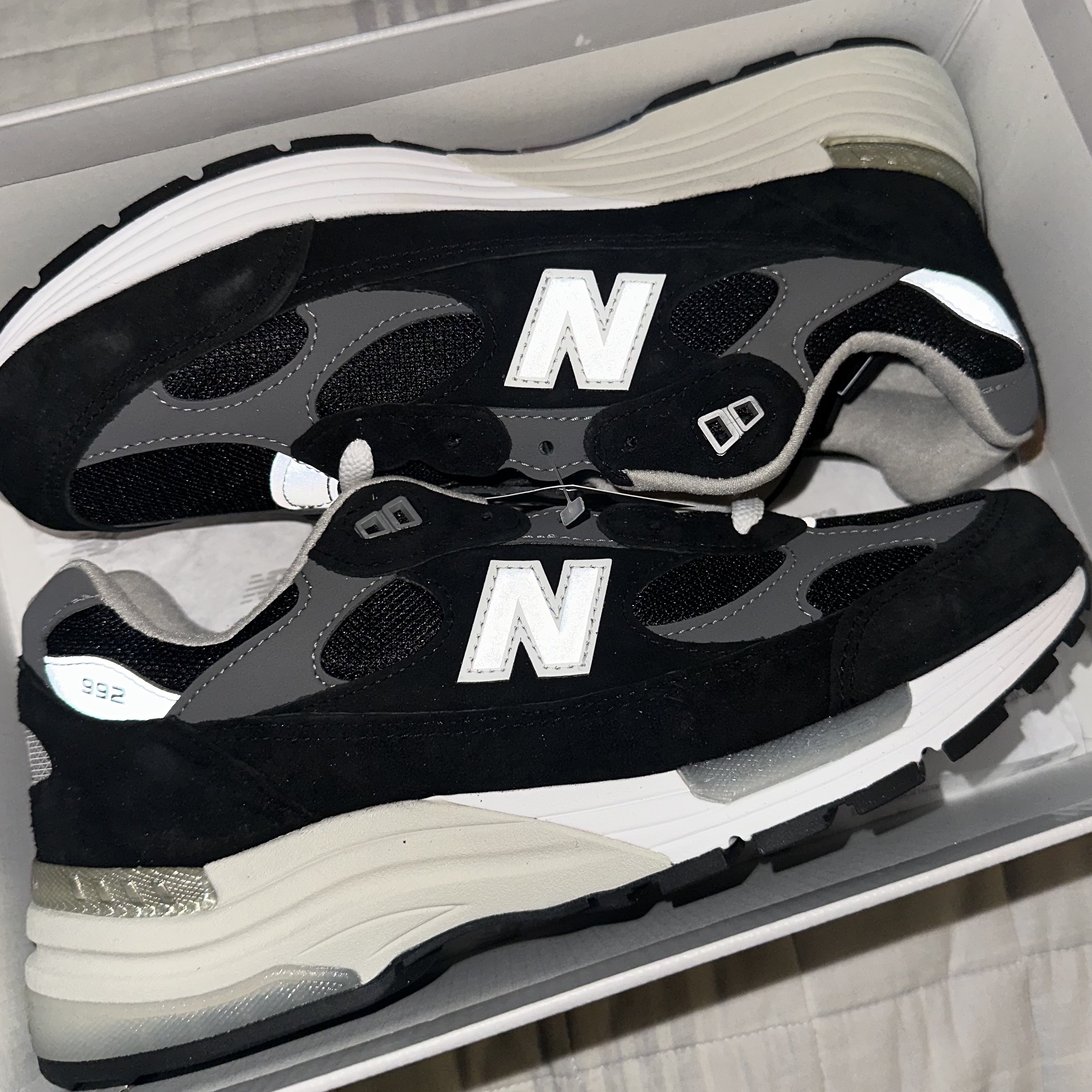 New Balance 992 Made in USA Core Black Grey 착용 스타일