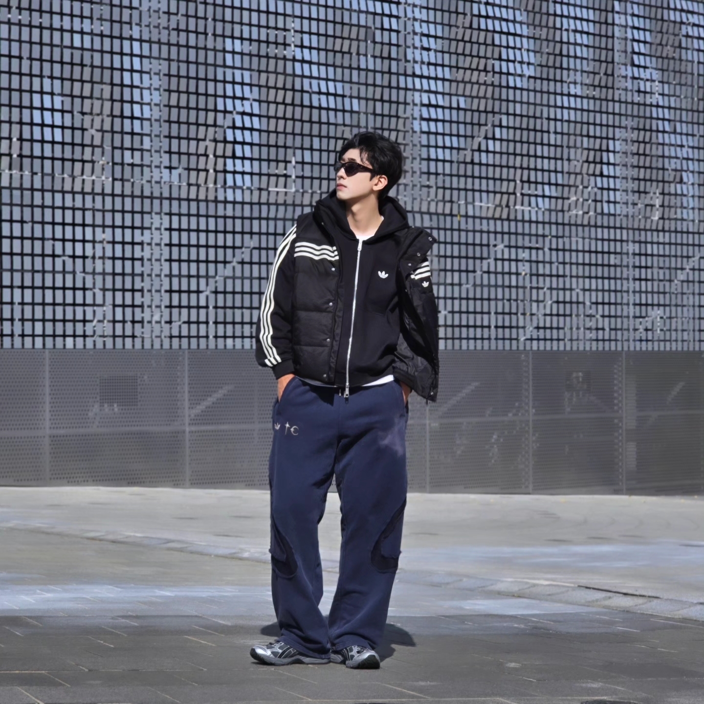 Adidas 3-Stripes Full-Zip Hoodie Black Cream White - KR Sizing, Adidas x Thug Club Teamgeist Sweatpants Night Indigo - KR Sizing 착용 스타일 - 2