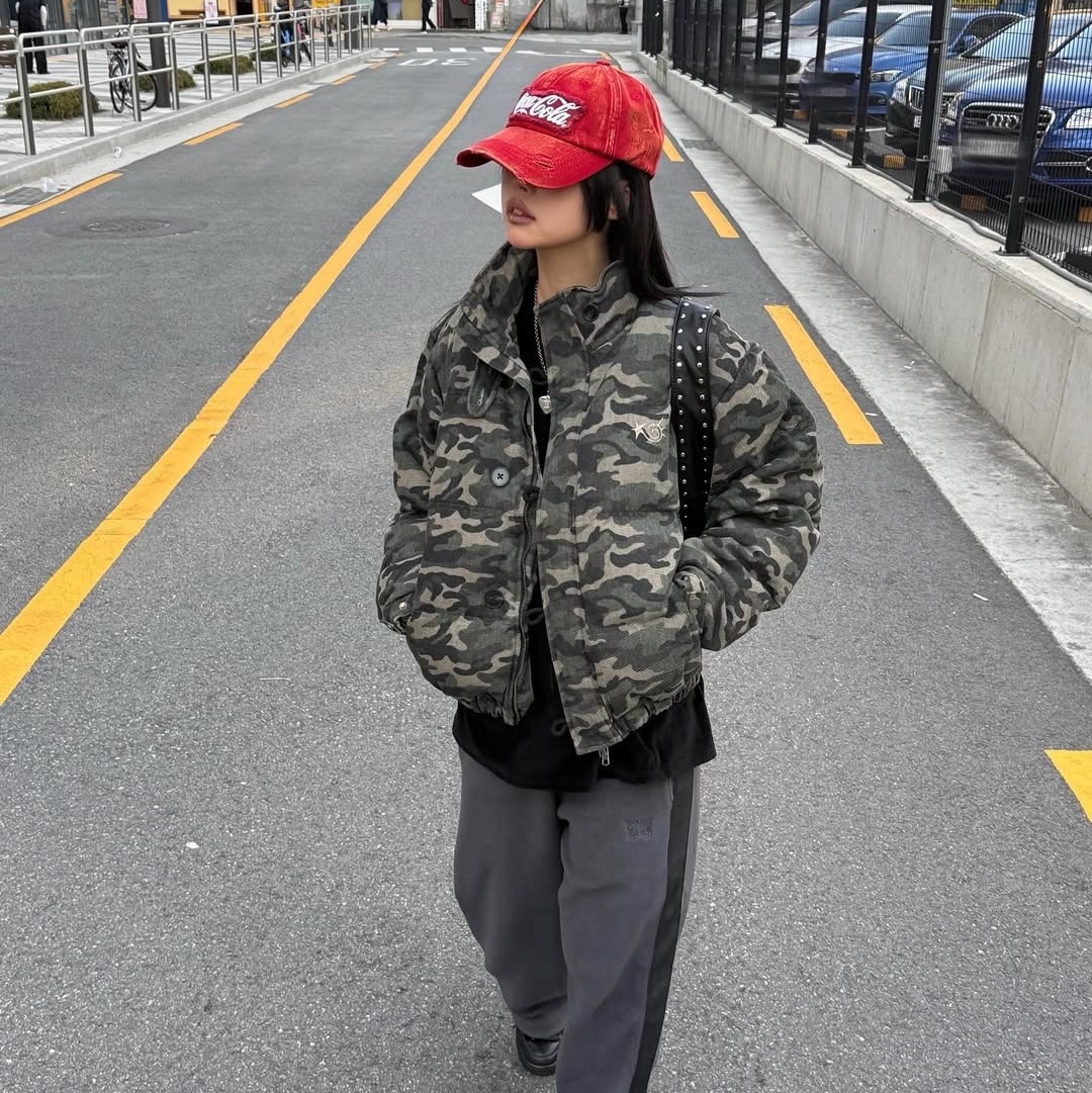 SPORT CHAMBER x Coca-Cola Ball Cap Red 착용 스타일 - 1