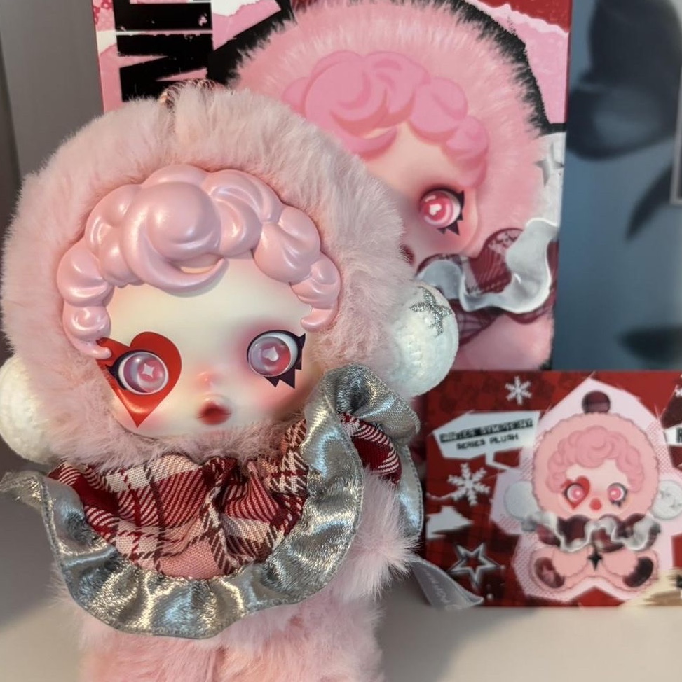 Pop Mart Skullpanda Winter Symphony Series Keyring Rhapsody (Opened Case) 착용 스타일