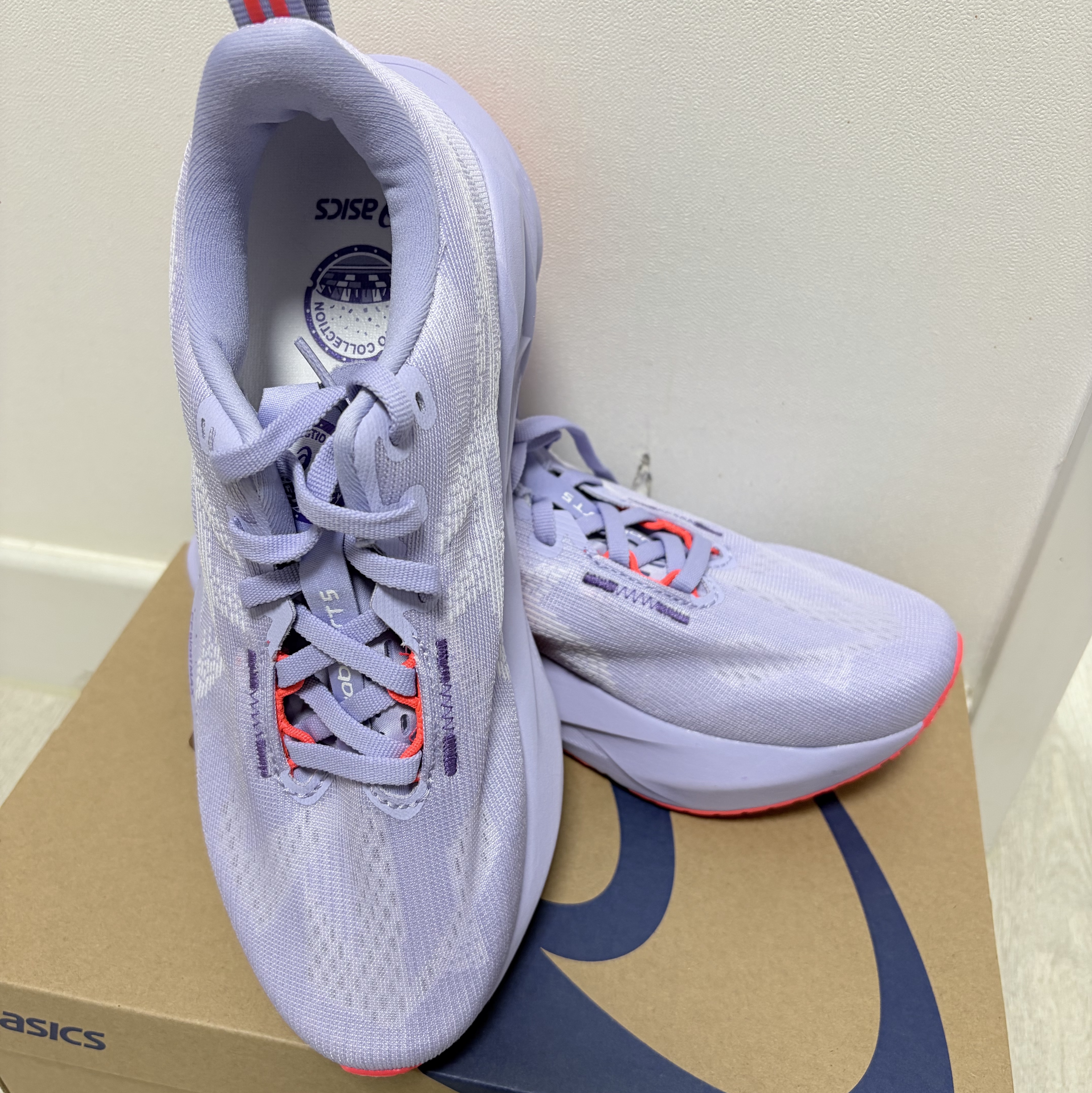 (W) Asics Novablast 5 Tokyo Vapor Edo Purple 착용 스타일 - 1