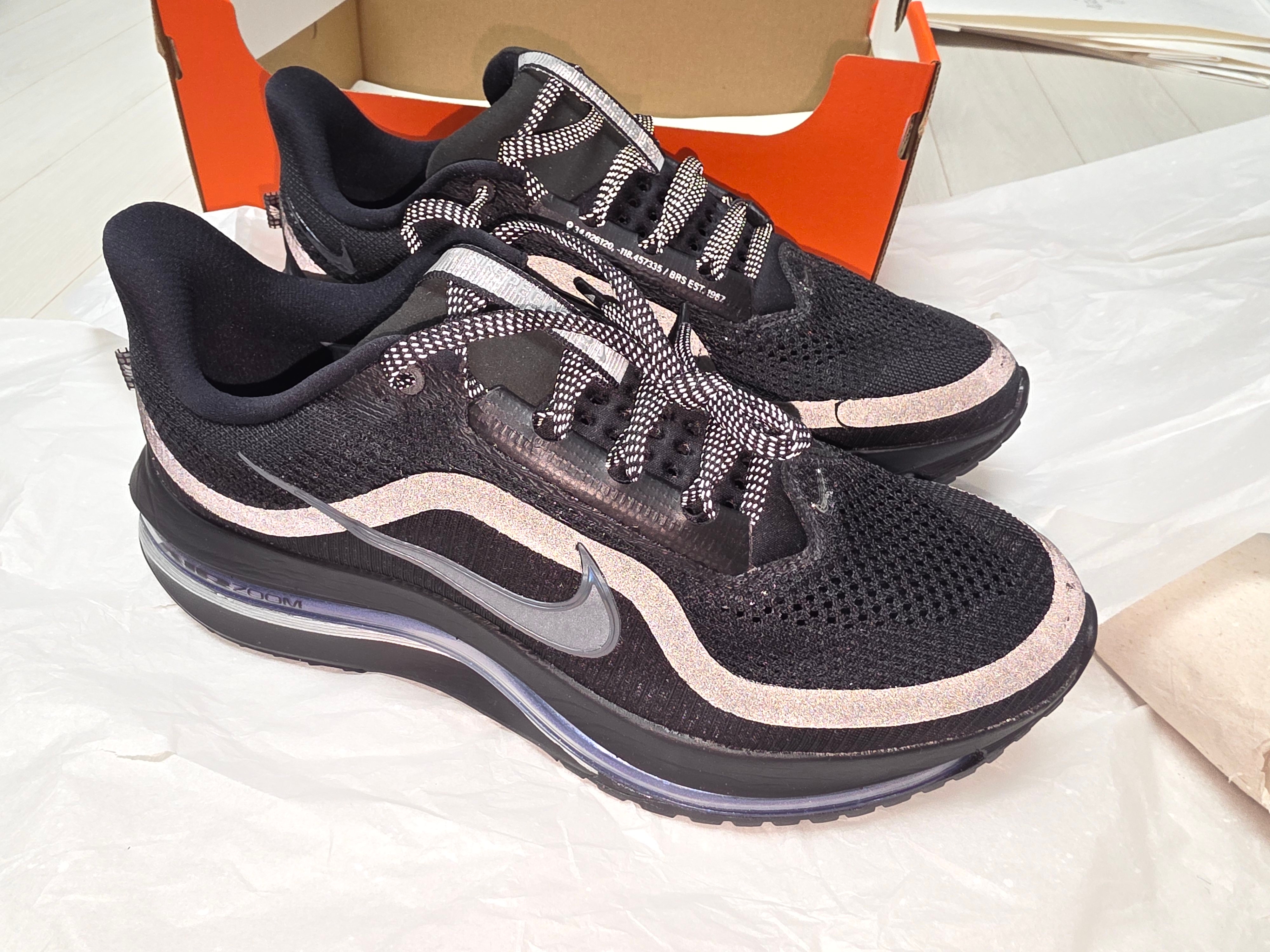 Nike Pegasus Premium Black Metallic Silver 착용 스타일 - 3