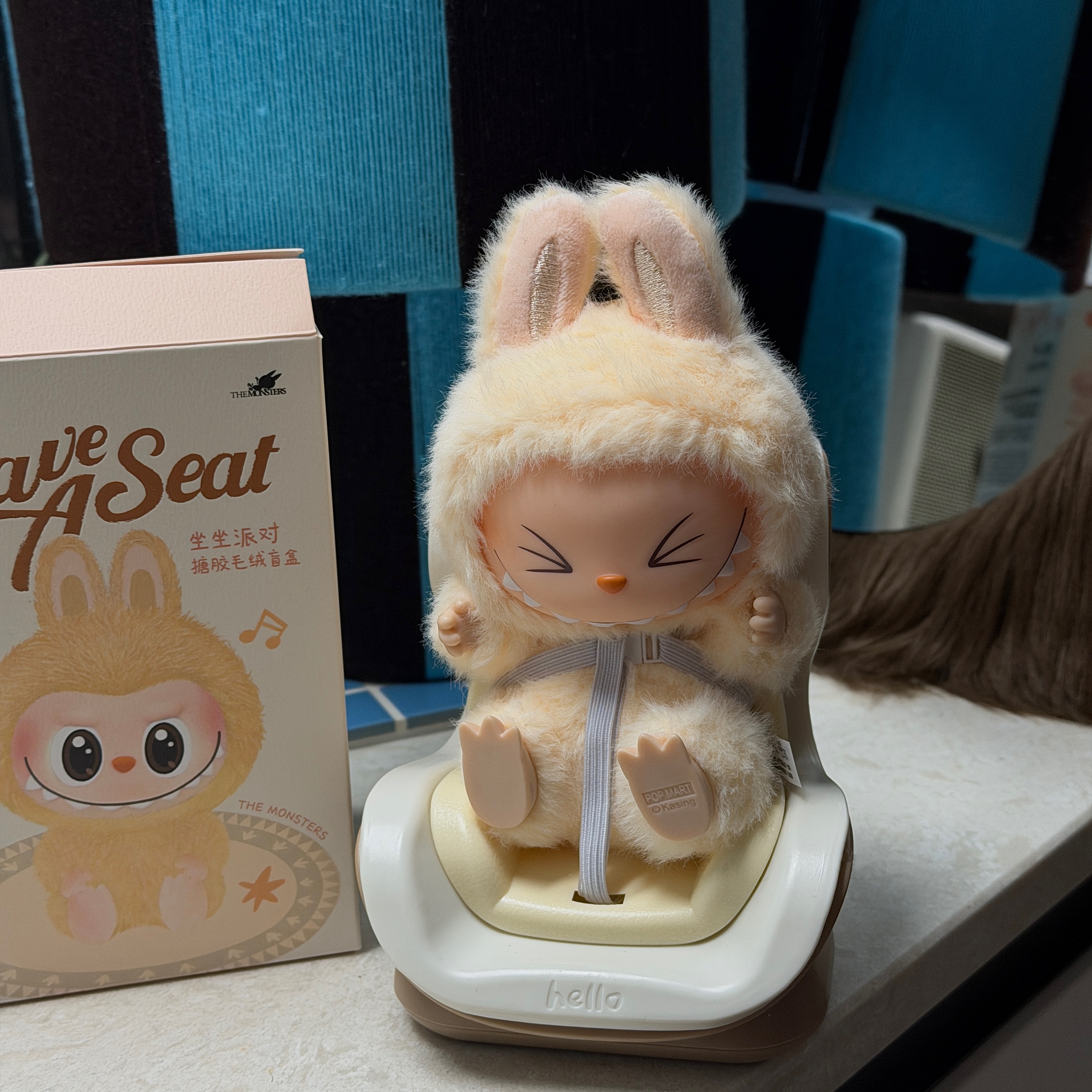 Pop Mart Labubu Let's Play Together Doll Series Sisi Keyring (Opened Case) 착용 스타일