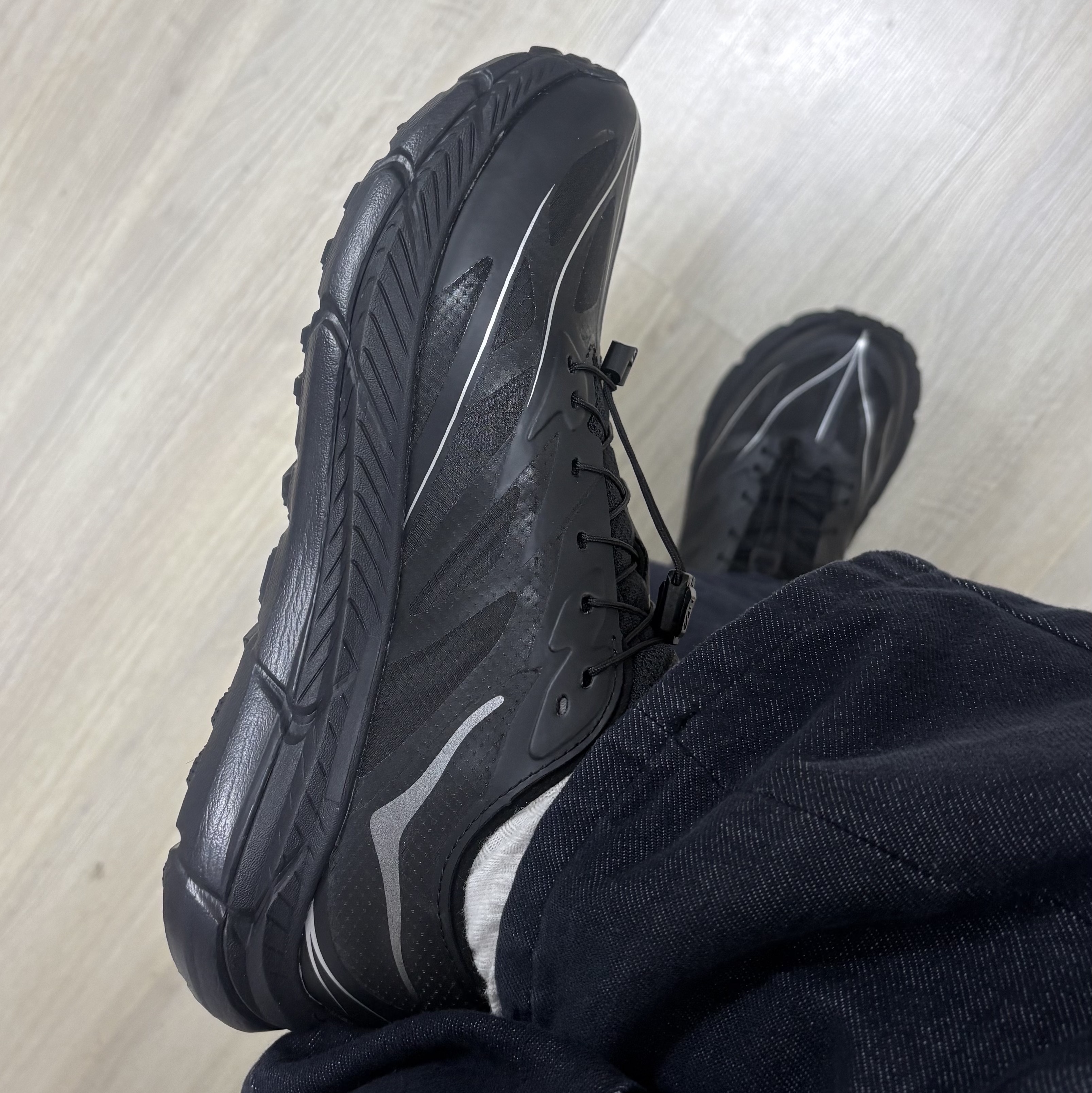 Hoka Mafate Speed 4 Lite Black Outer Orbit 착용 스타일 - 1
