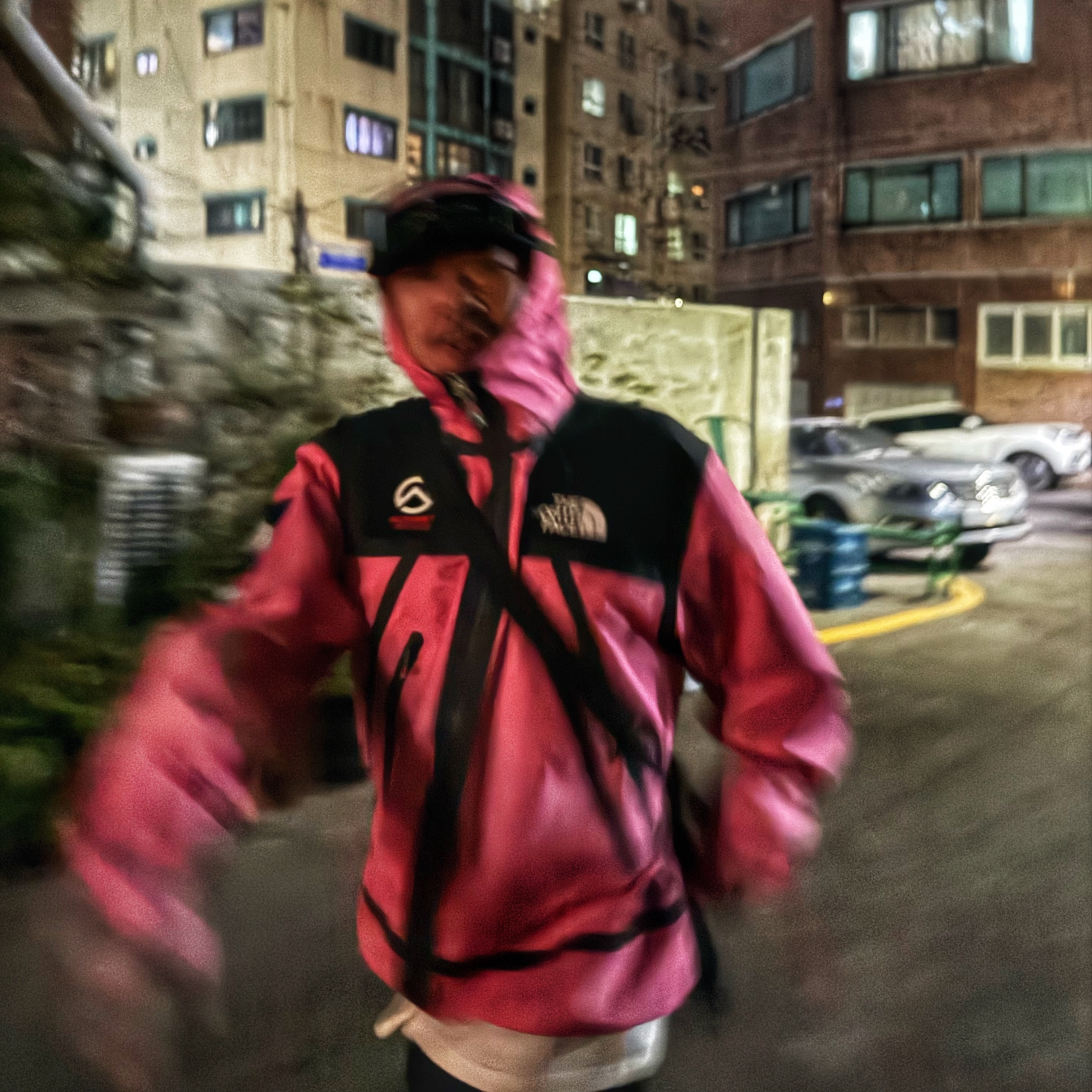 Supreme x The North Face Summit Series Outer Tape Seam Jacket Pink - 21SS, Supreme Reflective Ripstop Camp Cap Black - 24SS 착용 스타일 - 5
