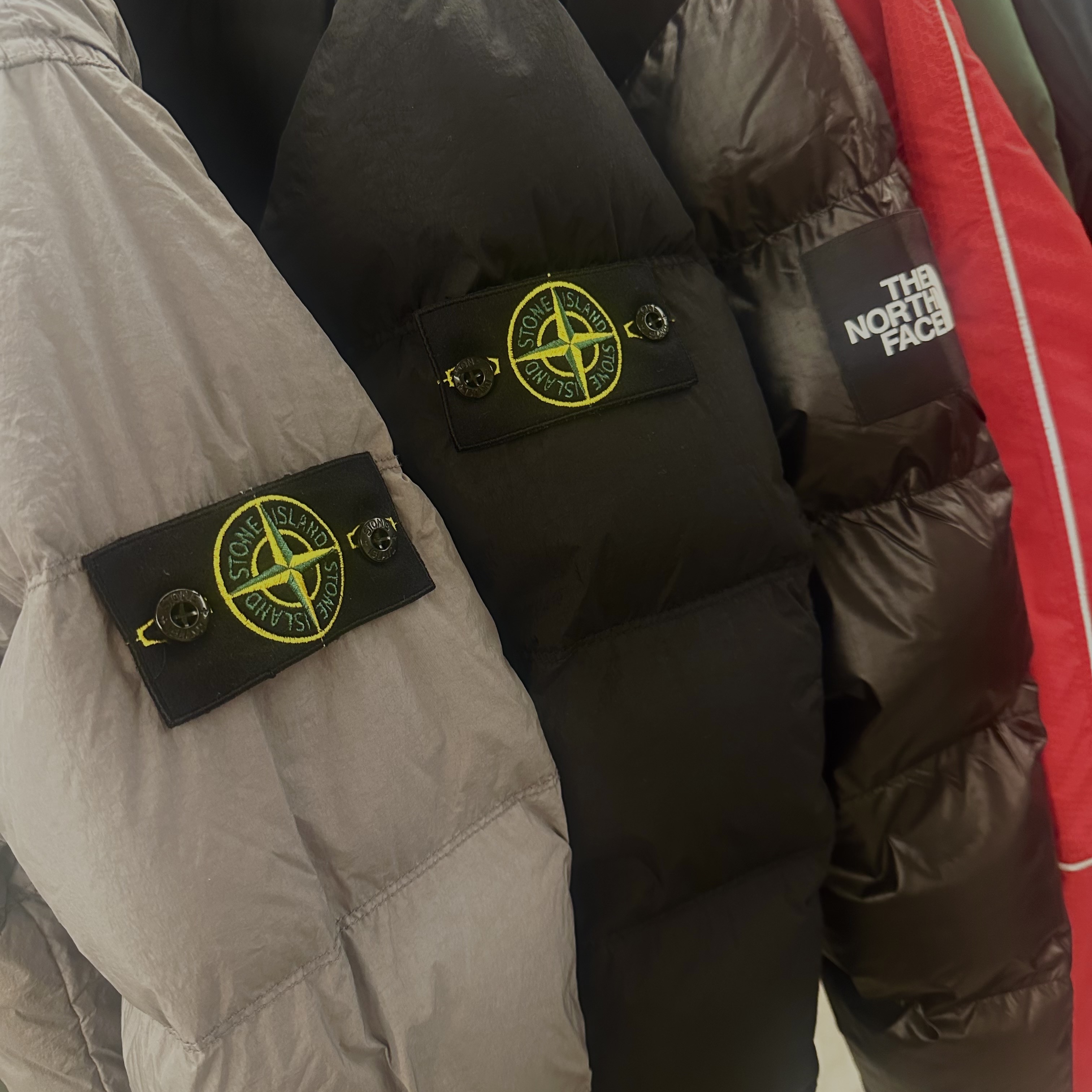 Stone Island 4100010 Crinkle Reps NY Recycled Nylon Down Jacket with Wind Resistant Black - 25FW 착용 스타일
