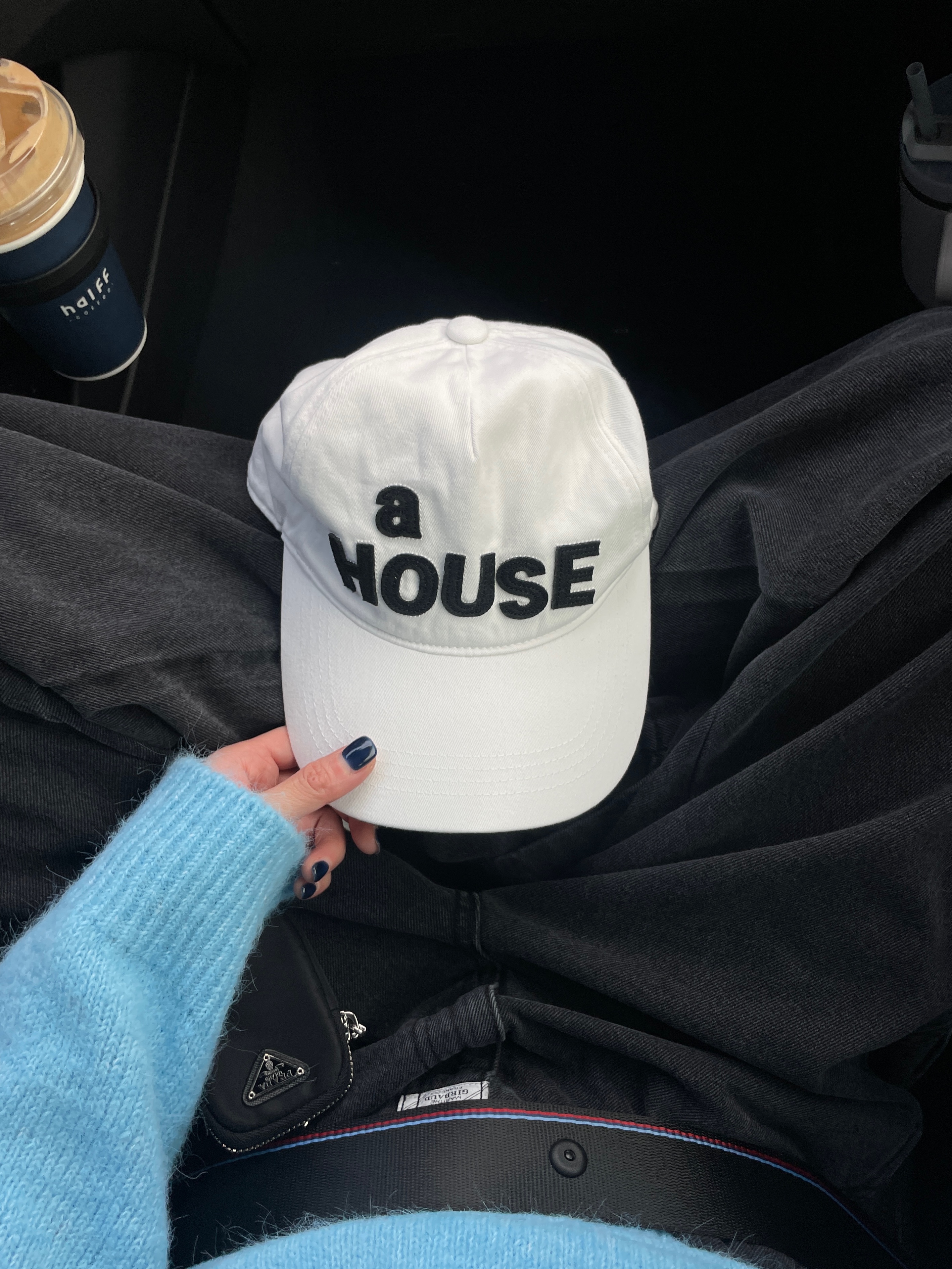 Kikozy A House Cap White, Oakley Light Breathe Triple Black 착용 스타일 - 5