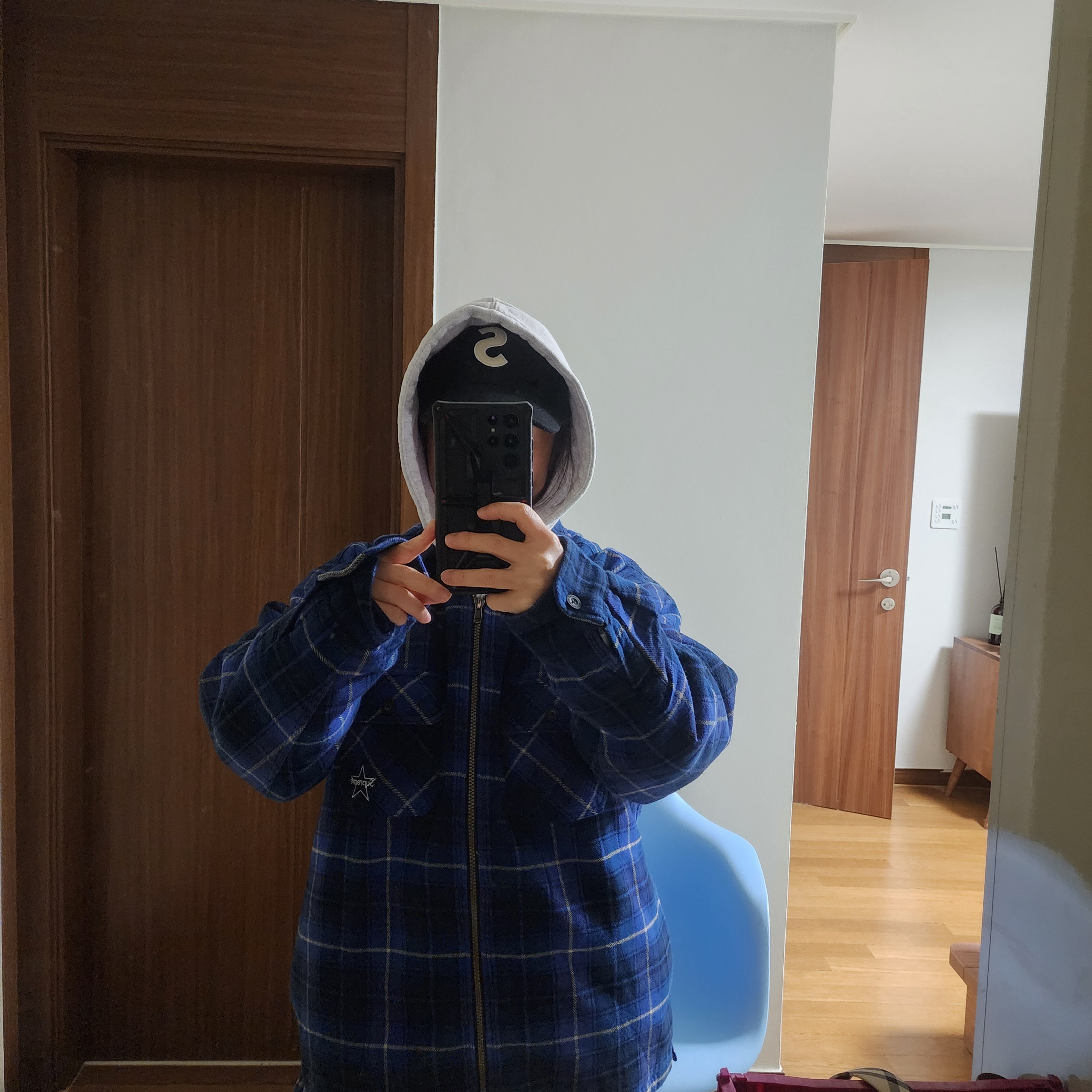 Supreme Thermal Lined Zip Up Flannel Shirt Blue - 25FW, Supreme Polartec Earflap Camp Cap Black - 24FW 착용 스타일 - 3