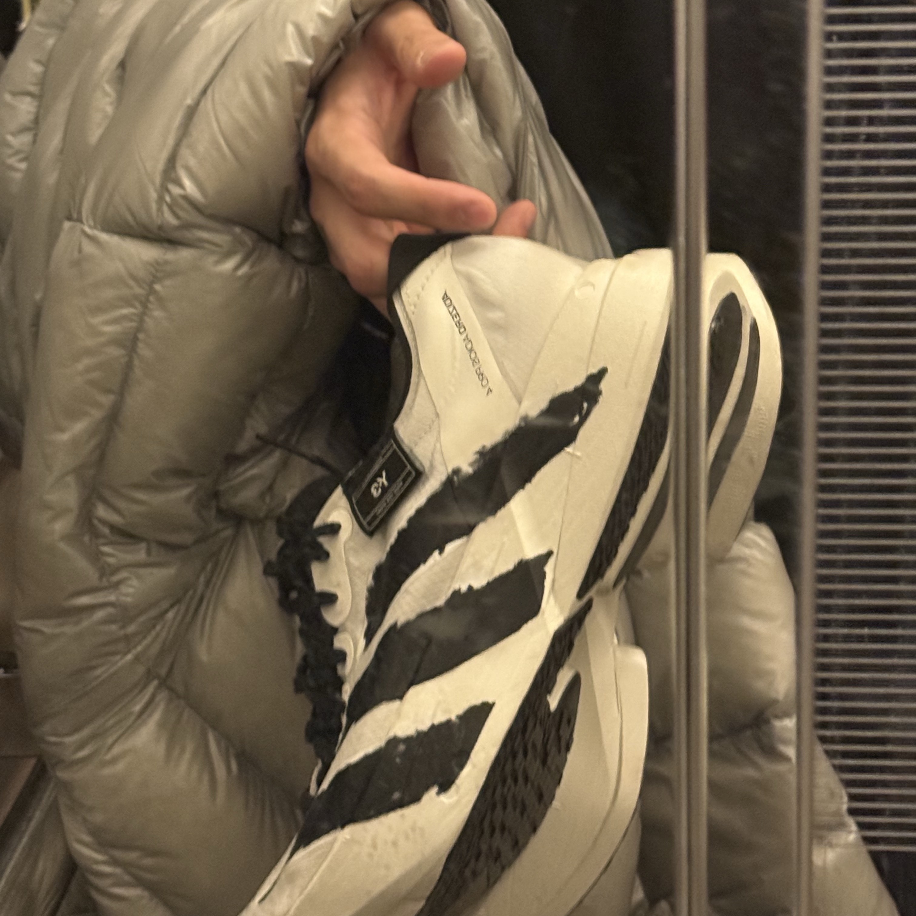 The North Face Summit Mattehorn RDS Down Jacket Light Gray, Y-3 Adios Pro 4 Beige Orbit Grey 착용 스타일