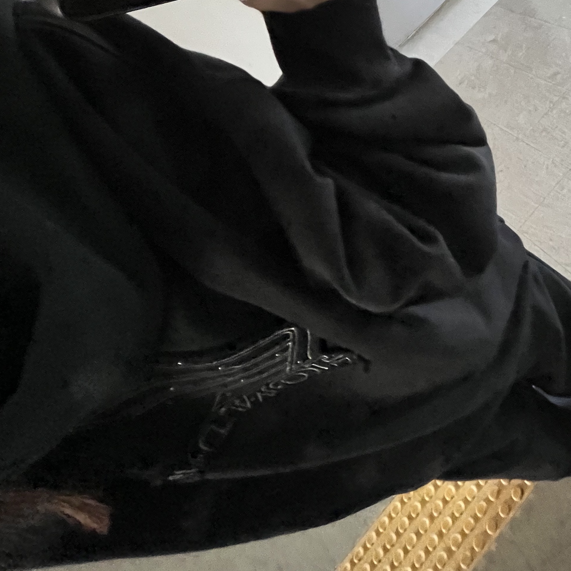 Honda Stud Wing Washing Hoodie Zip-up_Black 착용 스타일
