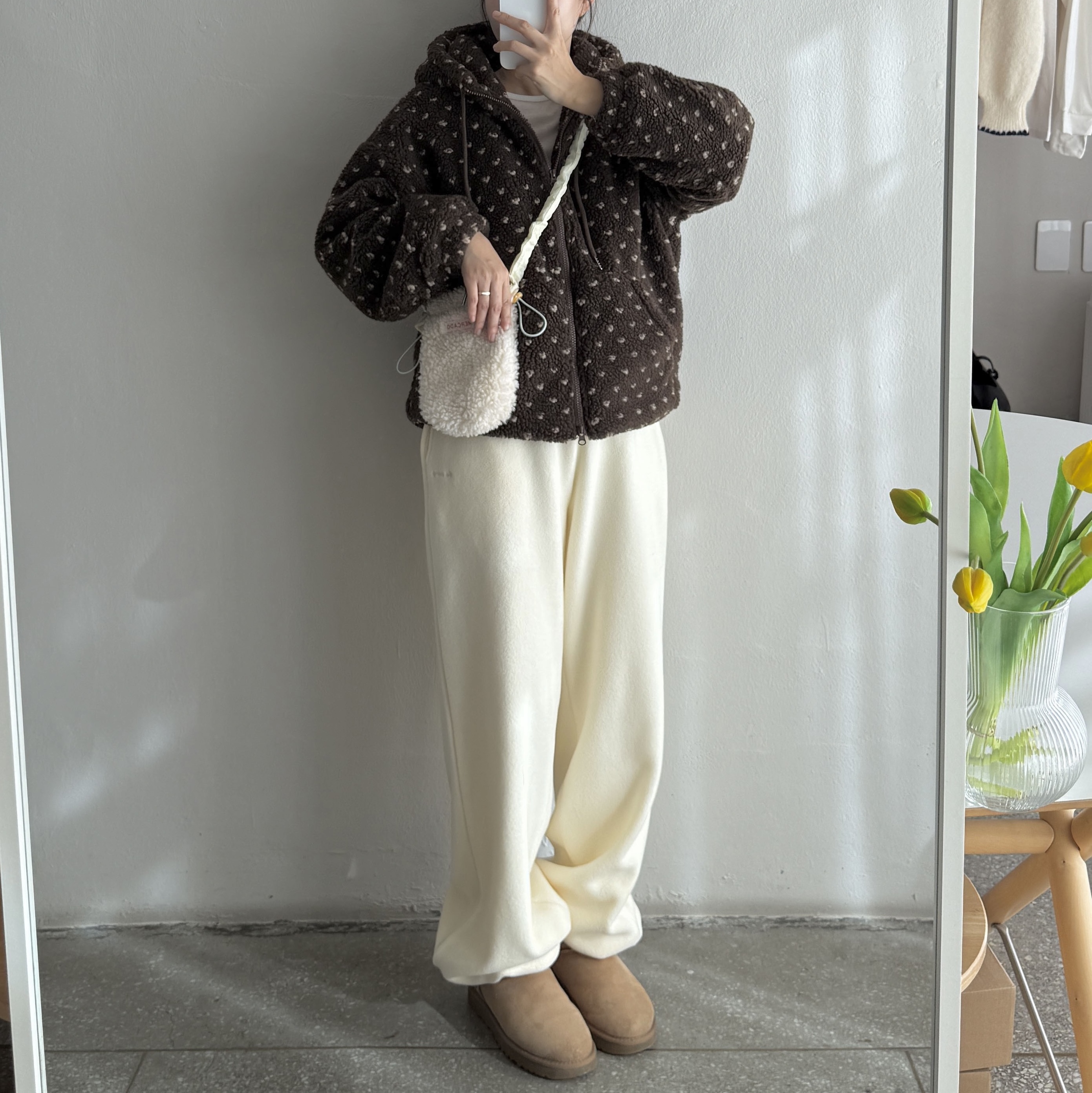 (W) UGG Classic Mini II Boots Chestnut 착용 스타일 - 2