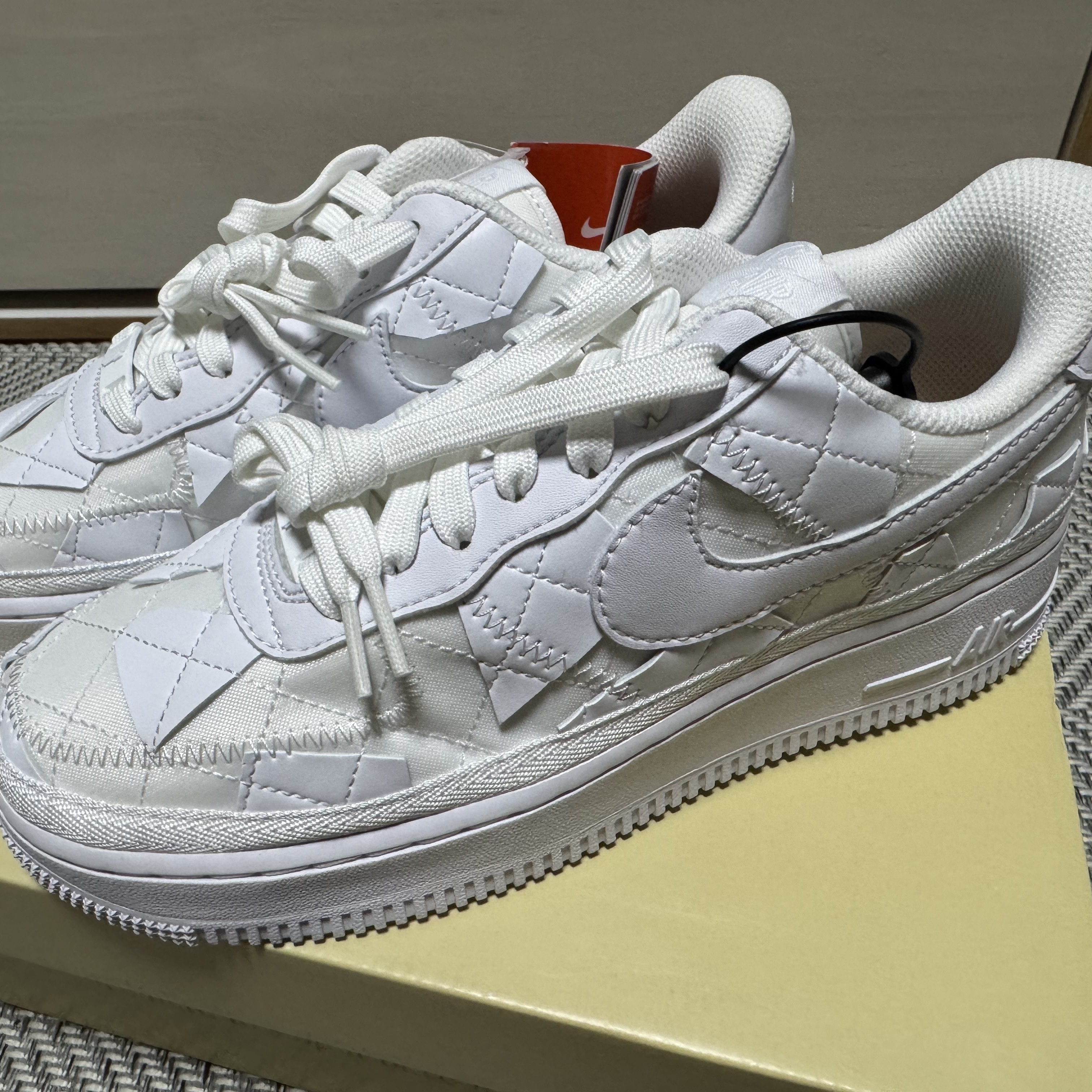 Nike x Billie Eilish Air Force 1 Low SP Triple White 착용 스타일 - 2