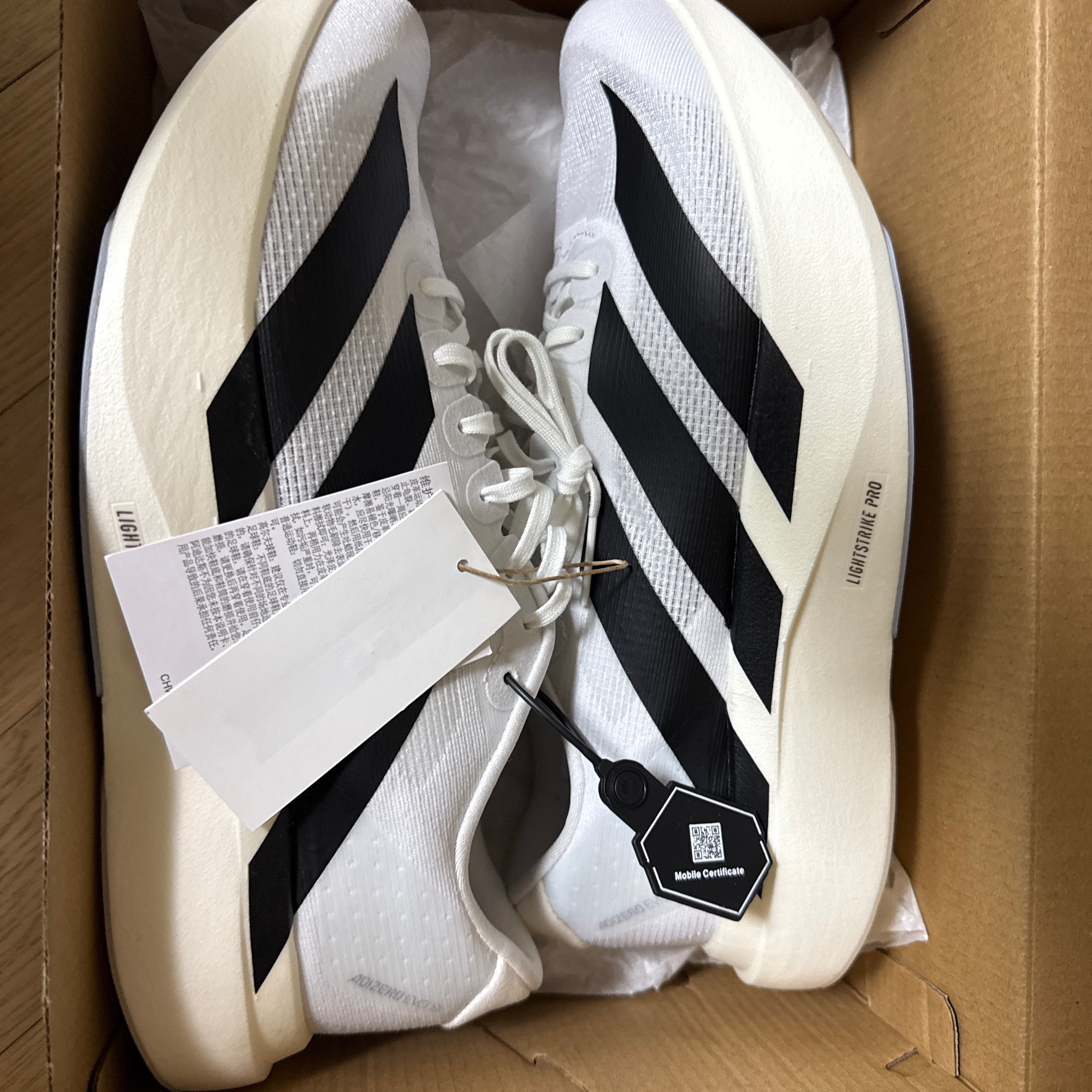 Adidas Adizero EVO SL Cloud White Core Black 착용 스타일