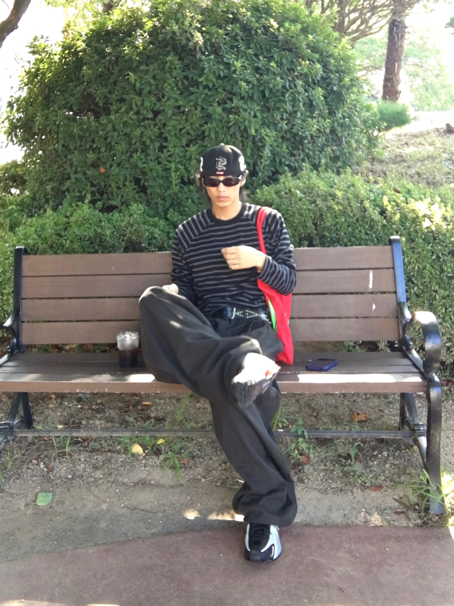 Nike Shox R4 Metallic Silver Red, Supreme Multi S Logo New Era Black - 25SS 착용 스타일 - 1