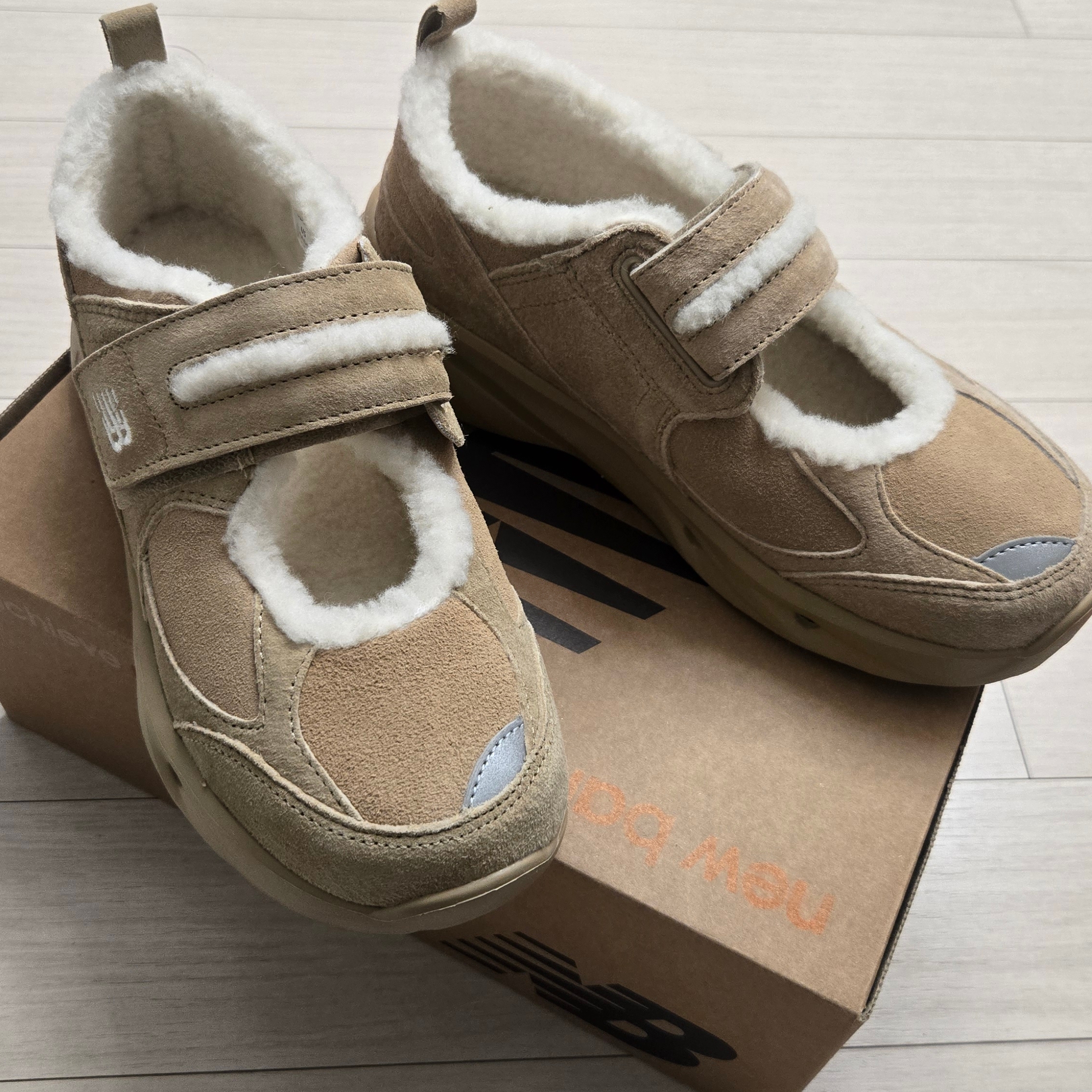 (W) New Balance Winter Breeze SD2205 Beige 착용 스타일 - 1