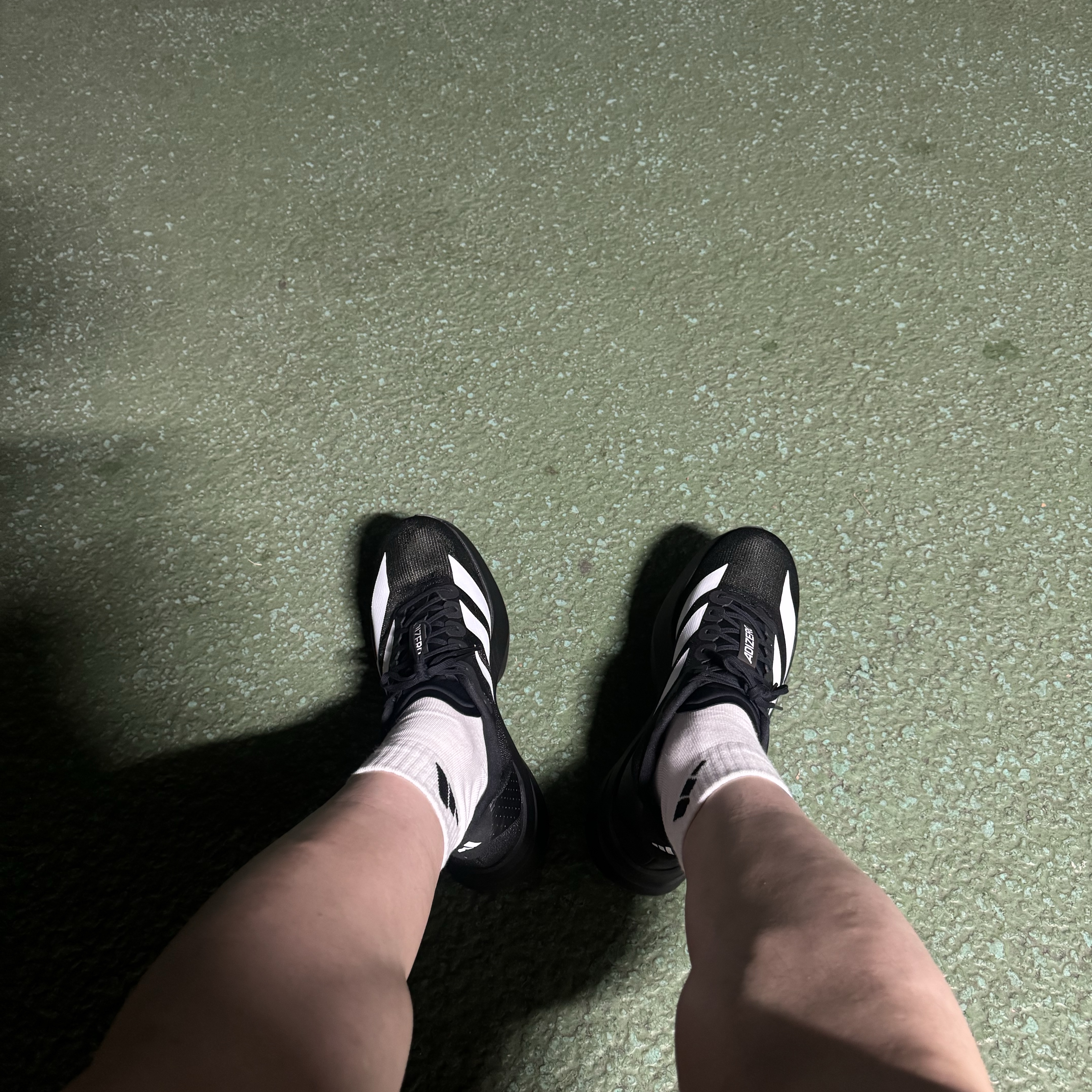 Adidas Adizero EVO SL Core Black Cloud White 착용 스타일