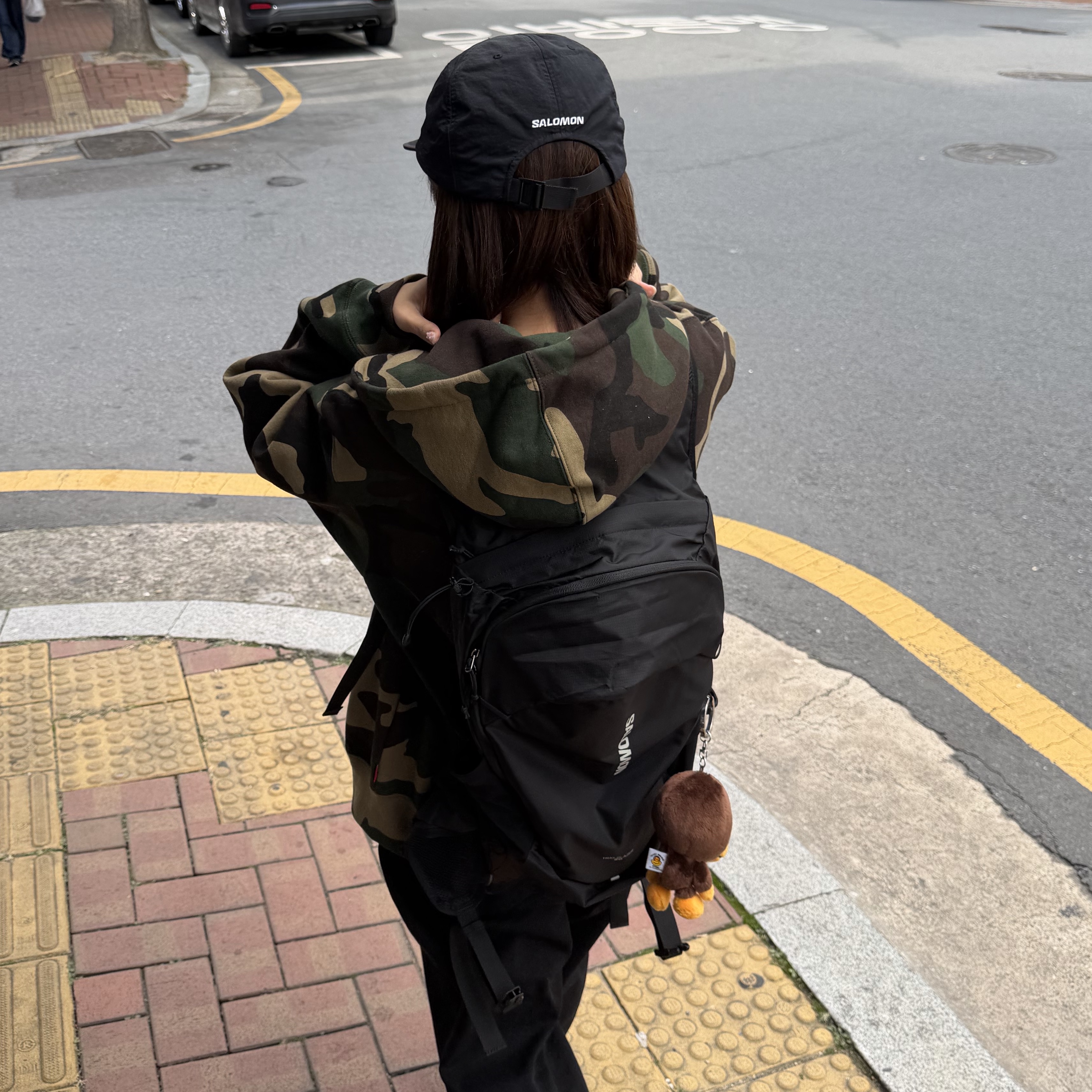 Supreme Collegiate Applique Zip Up Hooded Sweatshirt Woodland Camo - 25FW, Salomon Link 6 Panel Cap Black 착용 스타일 - 4