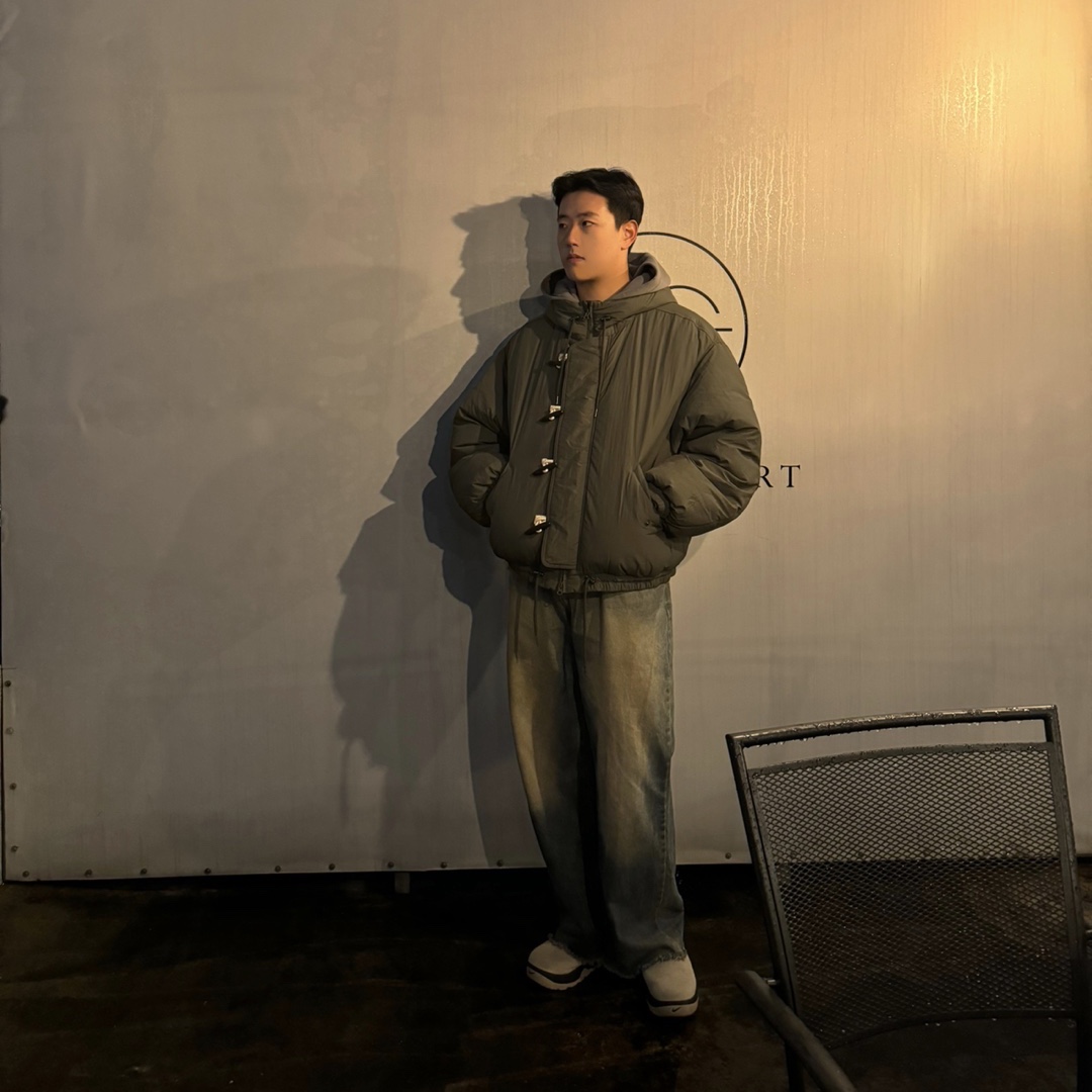 Nike ACG Rufus Limestone and Black, Jordan Brooklyn Fleece Pullover Hoodie Flat Pewter Gym Red 착용 스타일