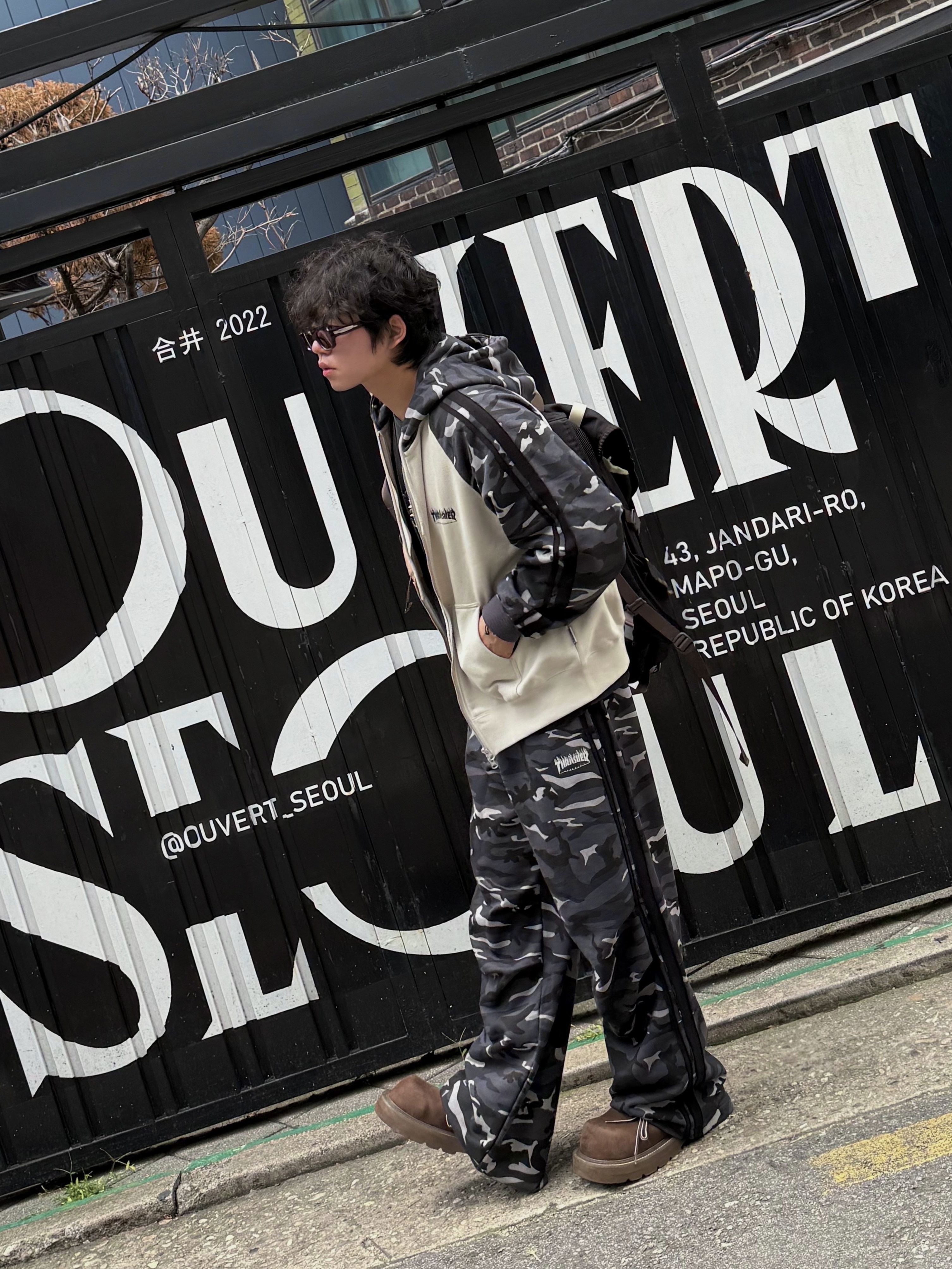 THRASHER Flame Washed Track Pants Camo, THRASHER Flame Washed Track Hooded Zip-Up Camo 착용 스타일 - 3