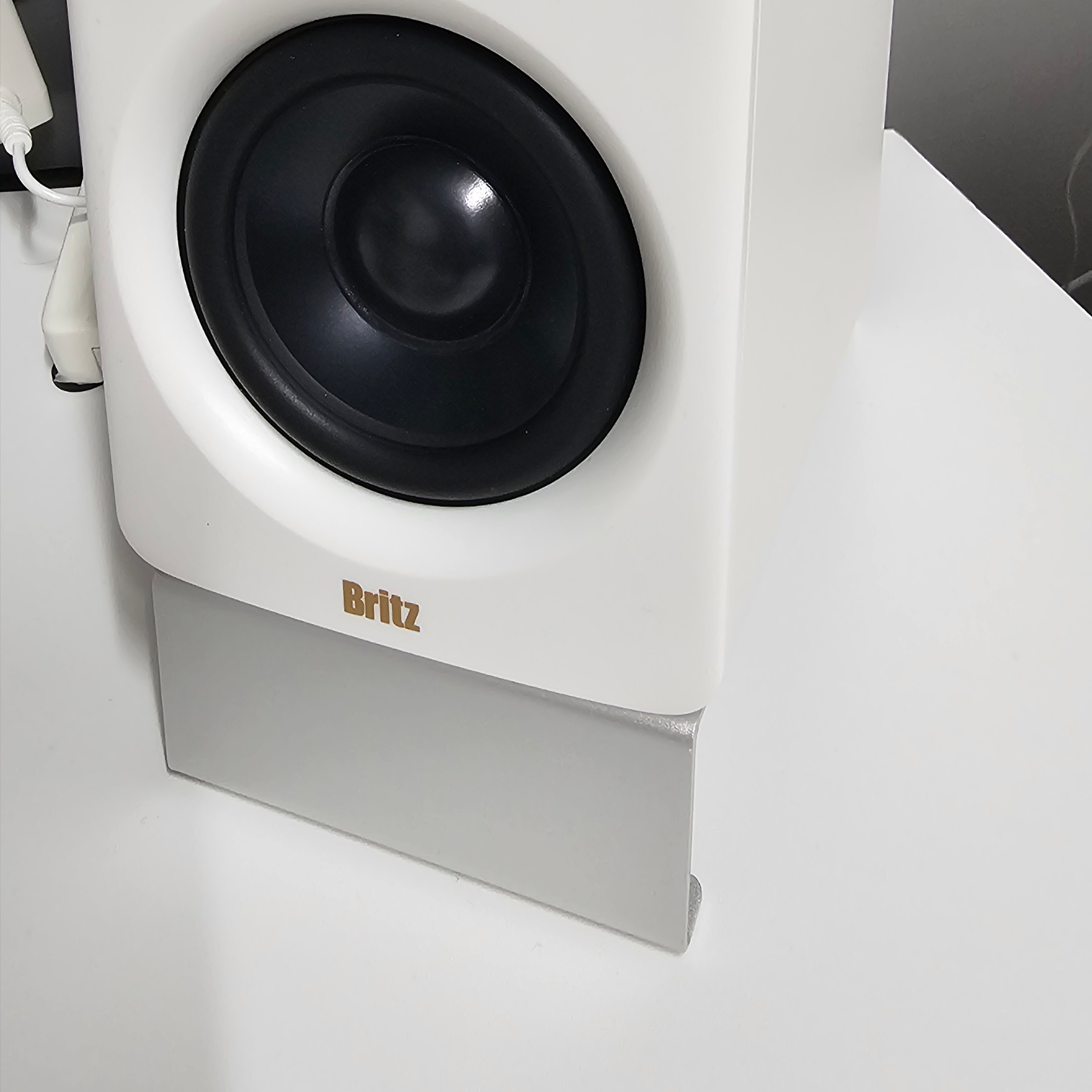 Britz BR-Monitor6 Bluetooth Studio Monitor Speaker White 착용 스타일