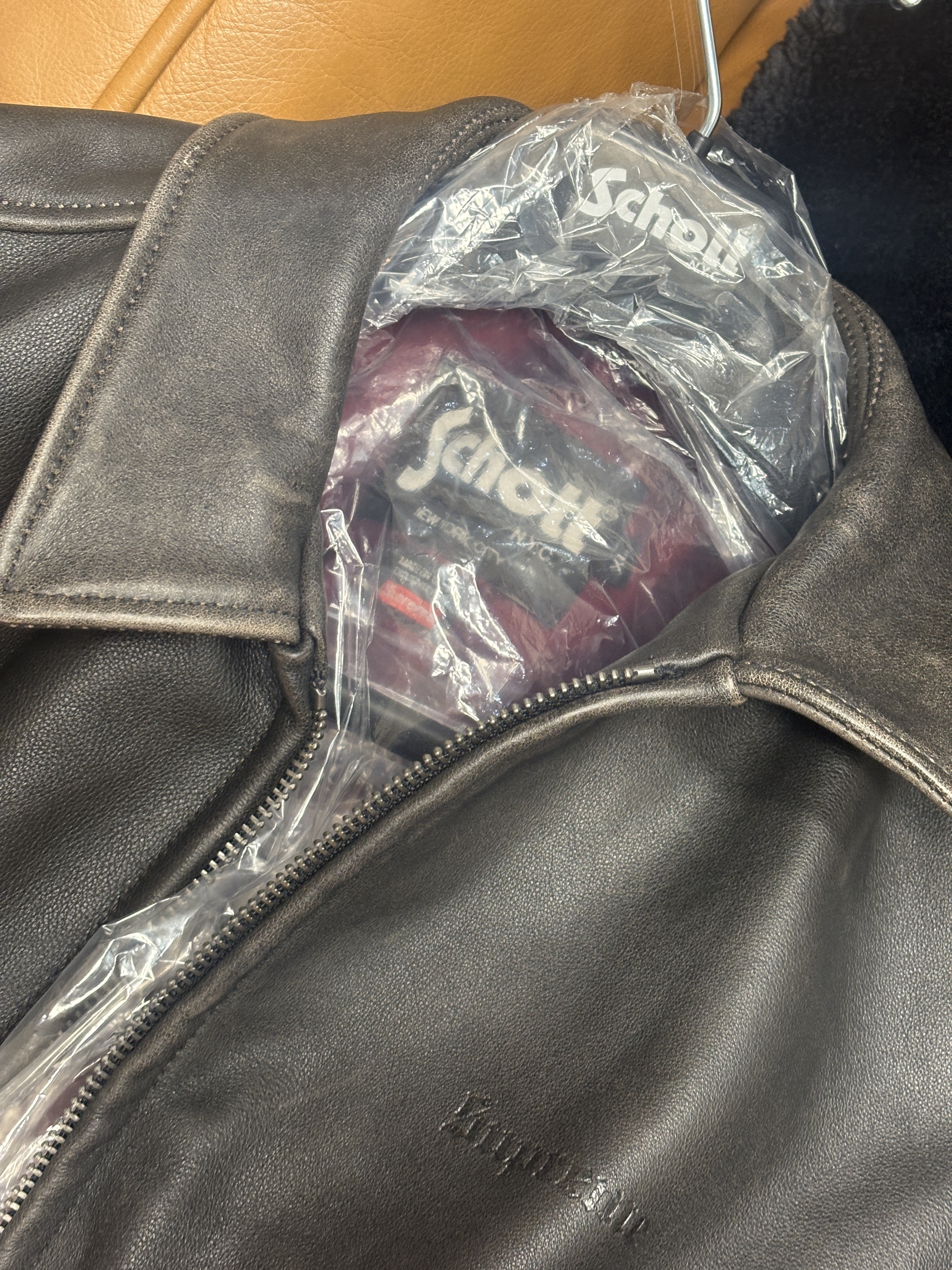 Supreme x Schott Leather Racer Jacket Black - 25FW 착용 스타일 - 1