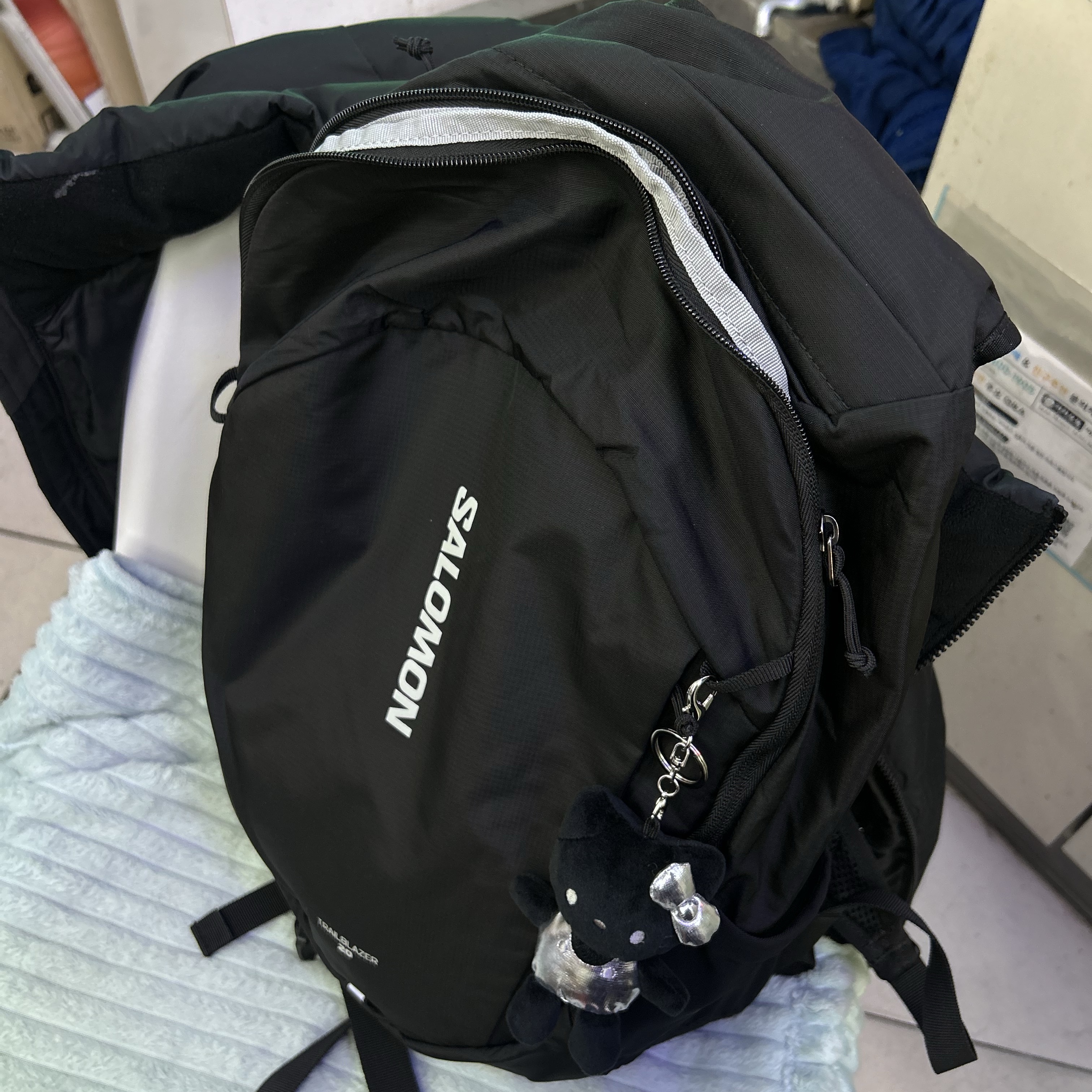 Salomon Trailblazer 20 Black 착용 스타일 - 2