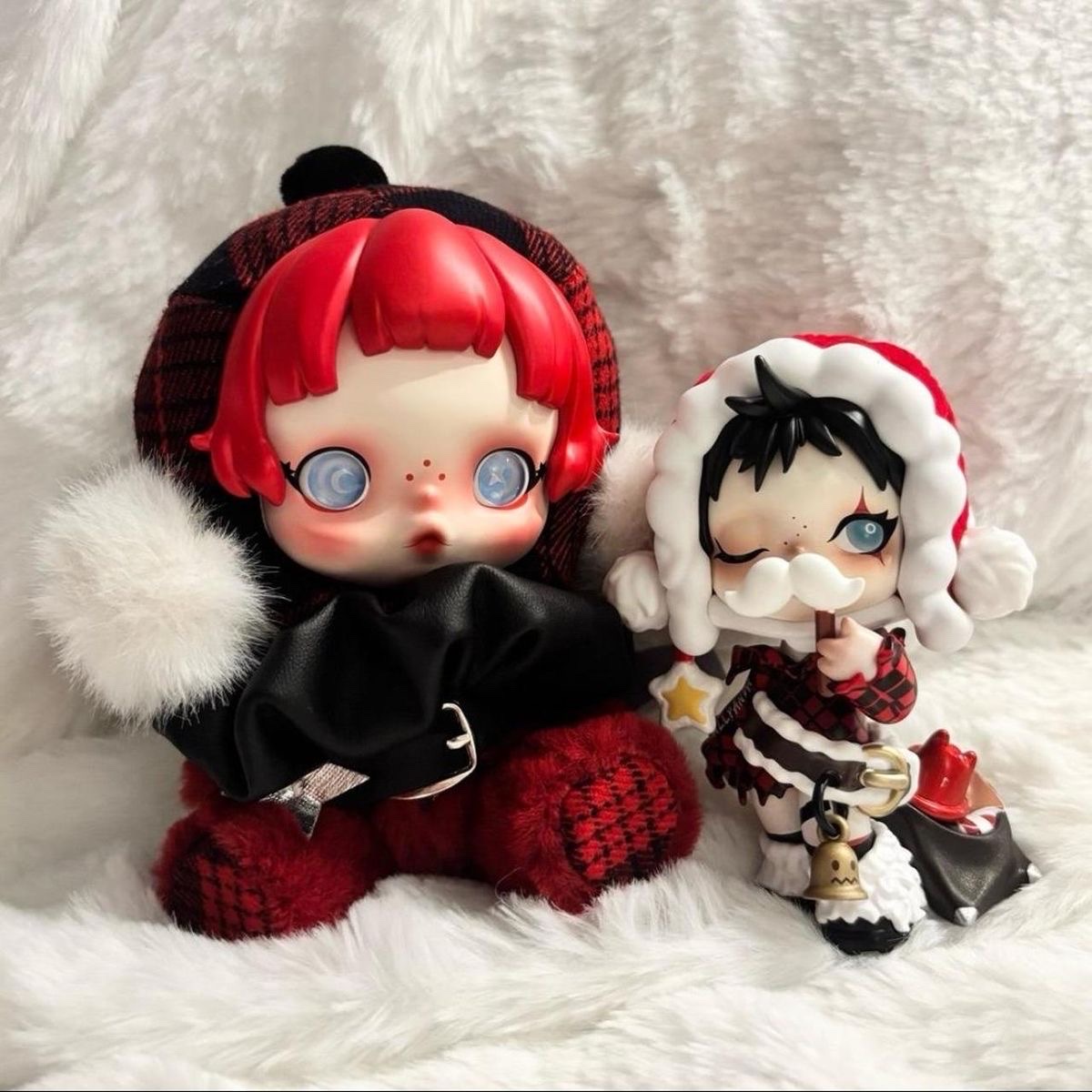 Pop Mart Skullpanda Winter Symphony Series Keyring Rock On (Opened Case) 착용 스타일