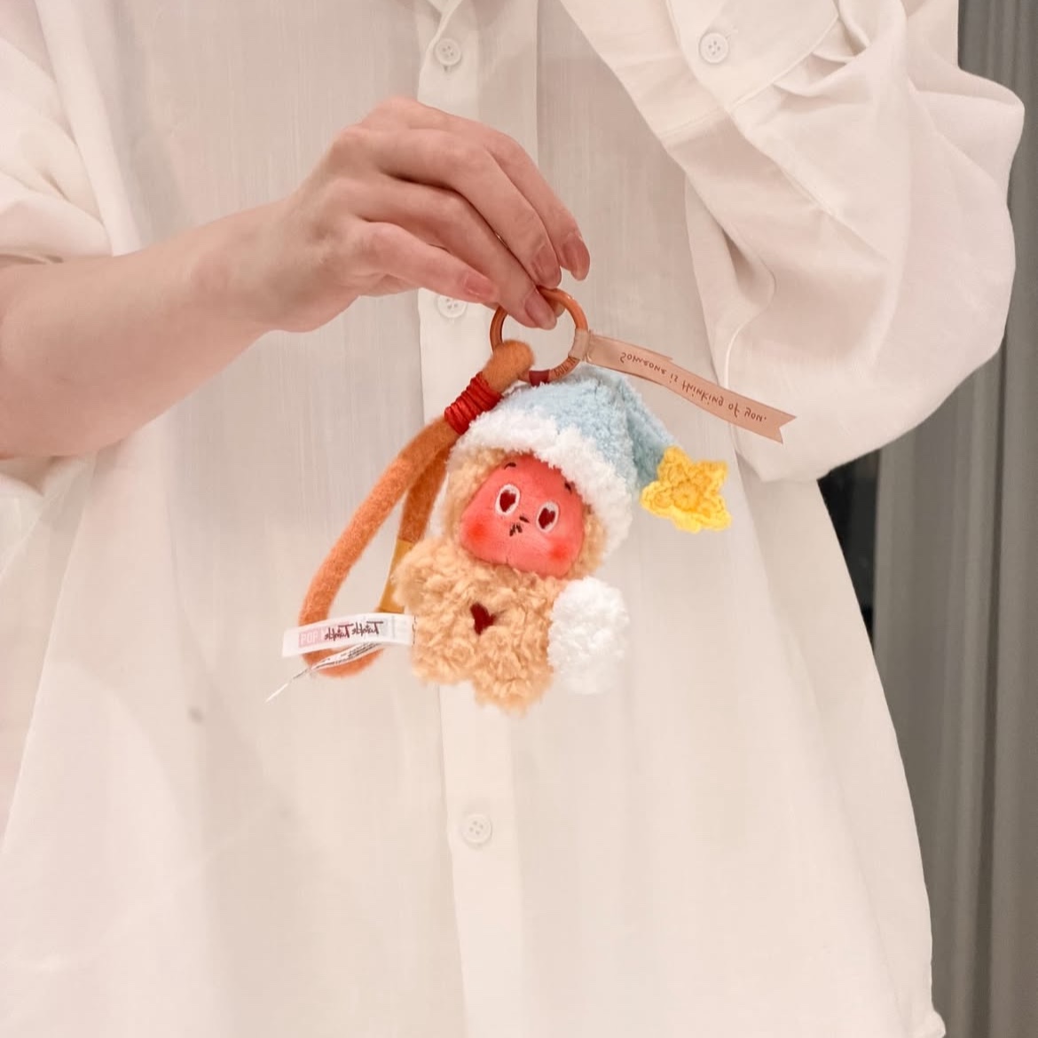 Pop Mart Twinkle Twinkle Savor the Moment Series-Fresh-Baked Mini Cookies Plush Pendant Coconut Crisp (Opened Case) 착용 스타일