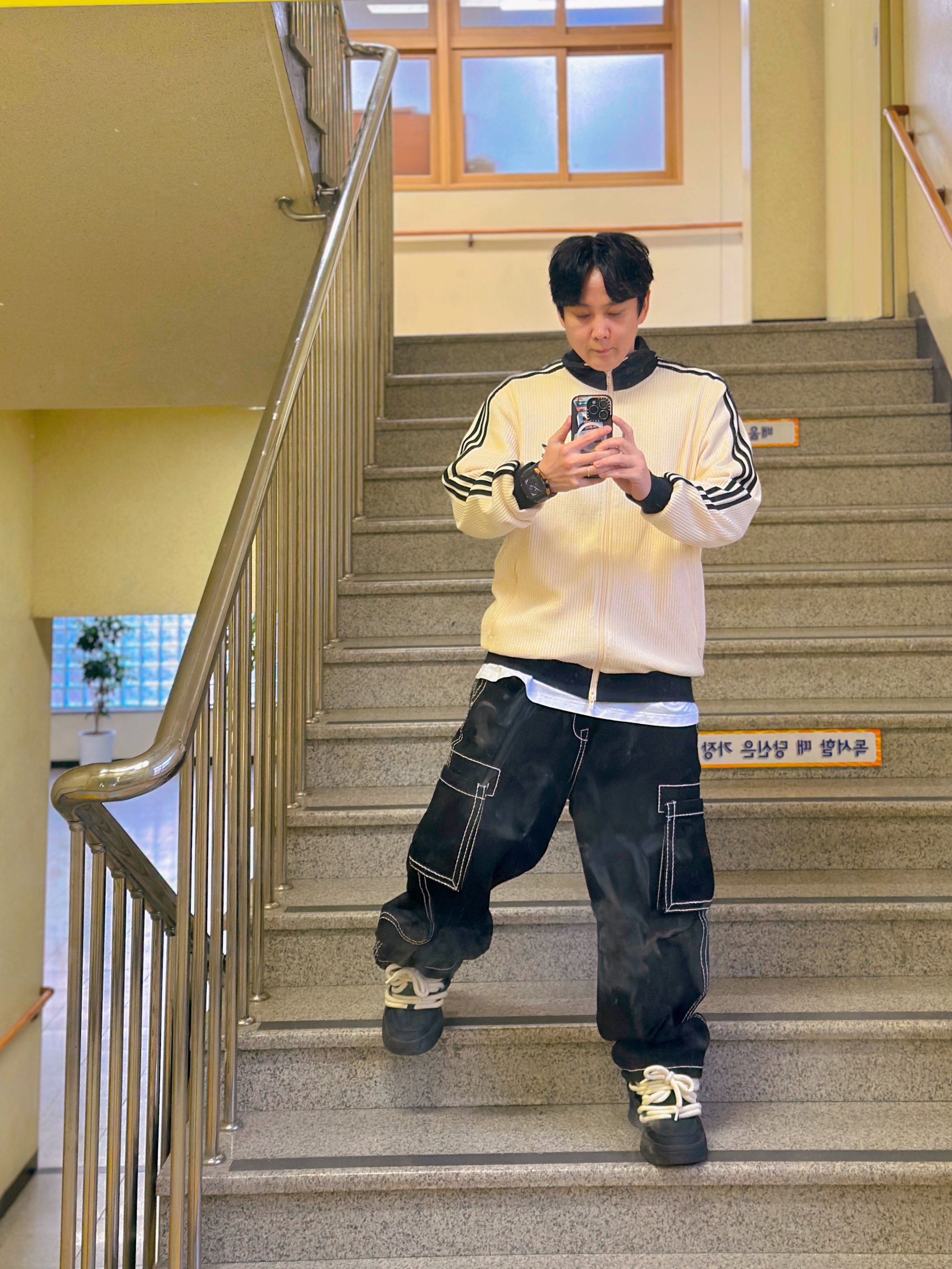 Adidas Waffle Beckenbauer Track Top Wonder White - KR Sizing, True Religion Classic Cargo Pants Mk-1 Black 착용 스타일 - 2