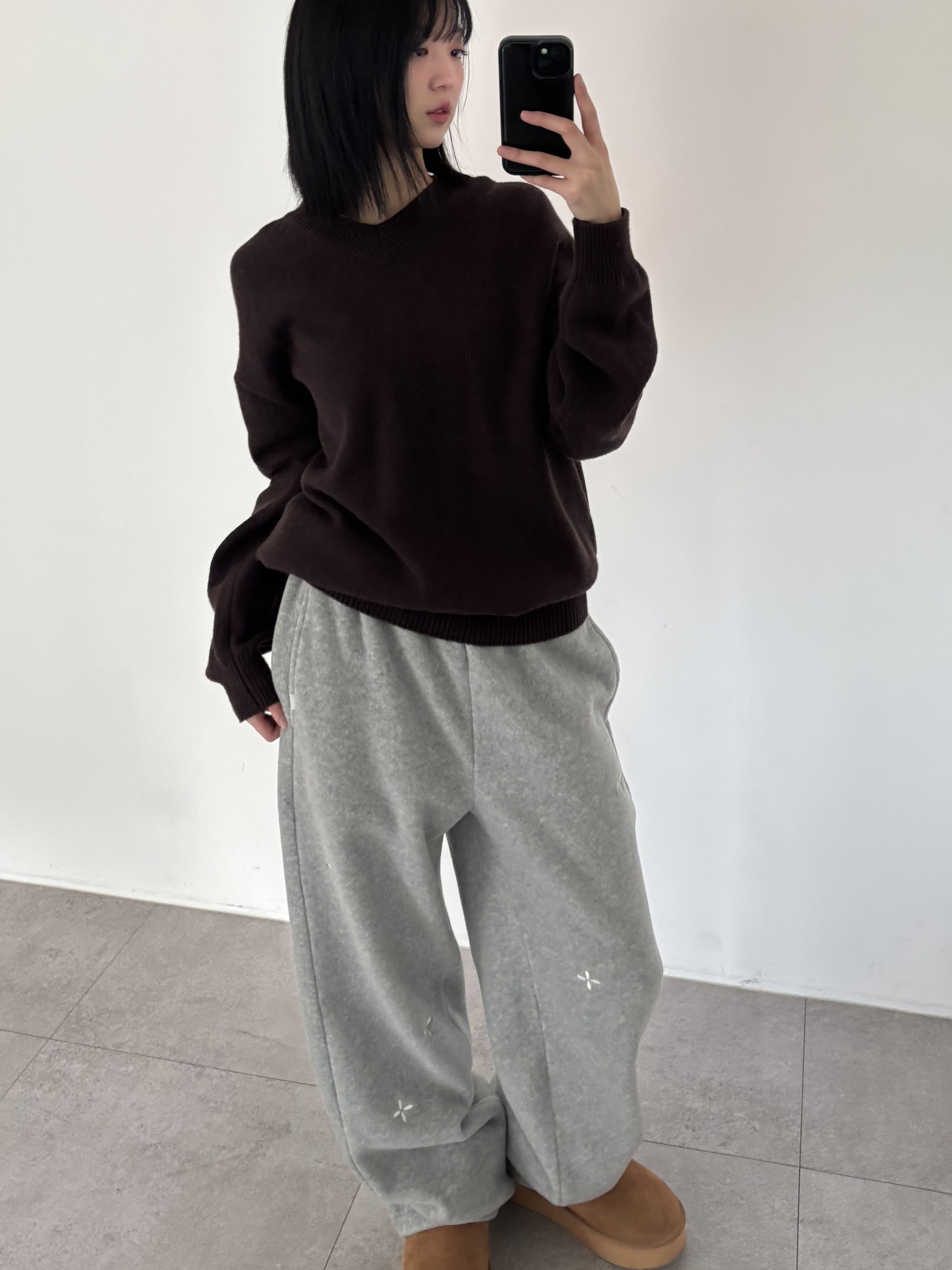 Riomeu Fleece Loose Pants Gray 착용 스타일