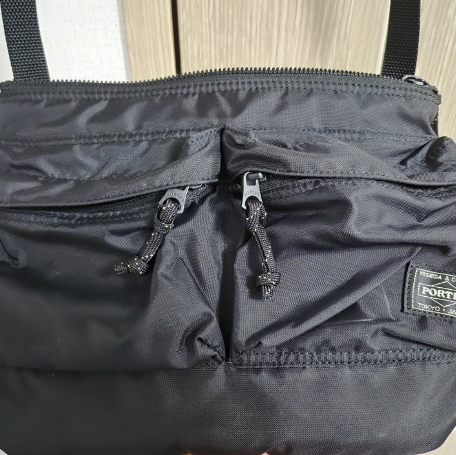 Porter Porterforce Shoulder Bag Black 착용 스타일