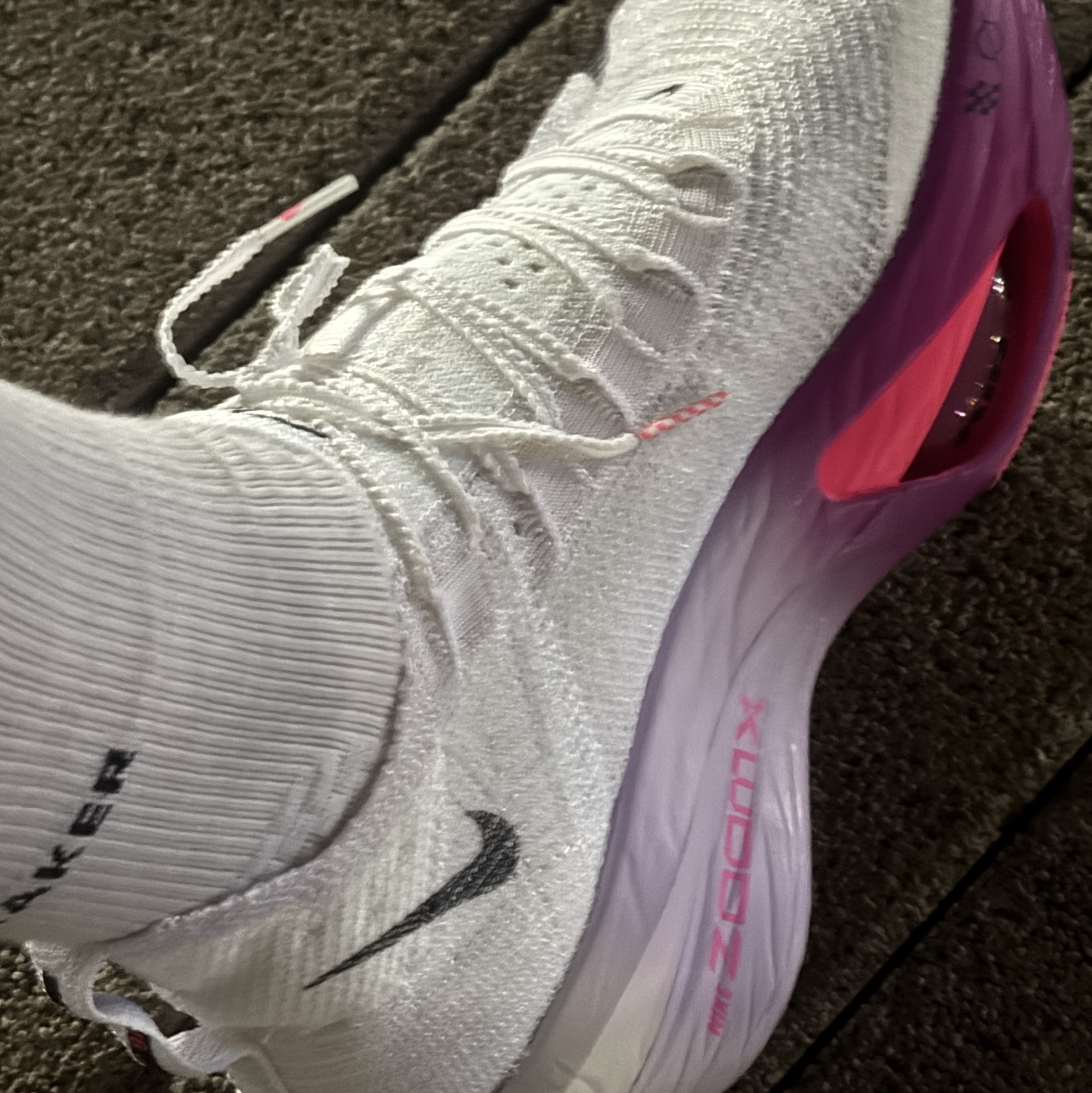 Nike Air Zoom Alphafly Next% 3 Hyper Pink 착용 스타일 - 2
