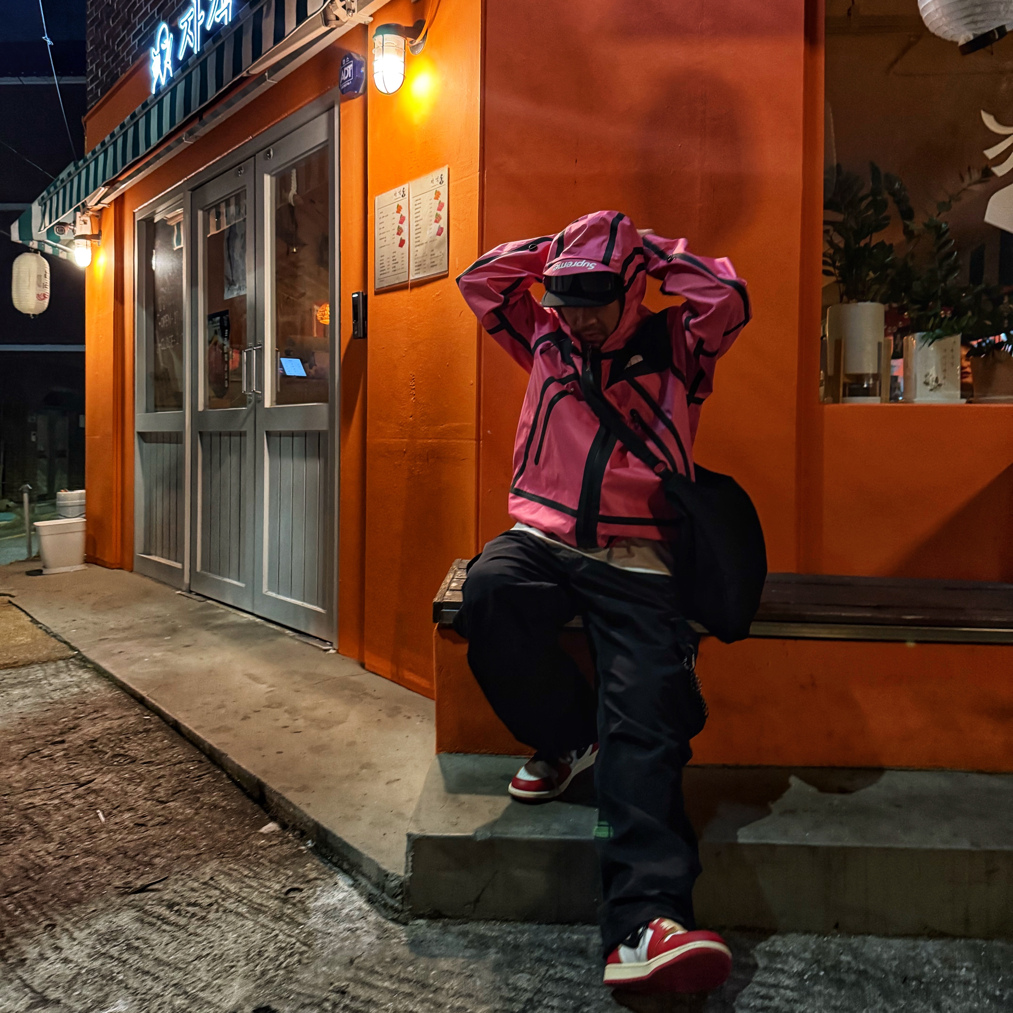 Supreme x The North Face Summit Series Outer Tape Seam Jacket Pink - 21SS, Supreme Reflective Ripstop Camp Cap Black - 24SS 착용 스타일 - 4