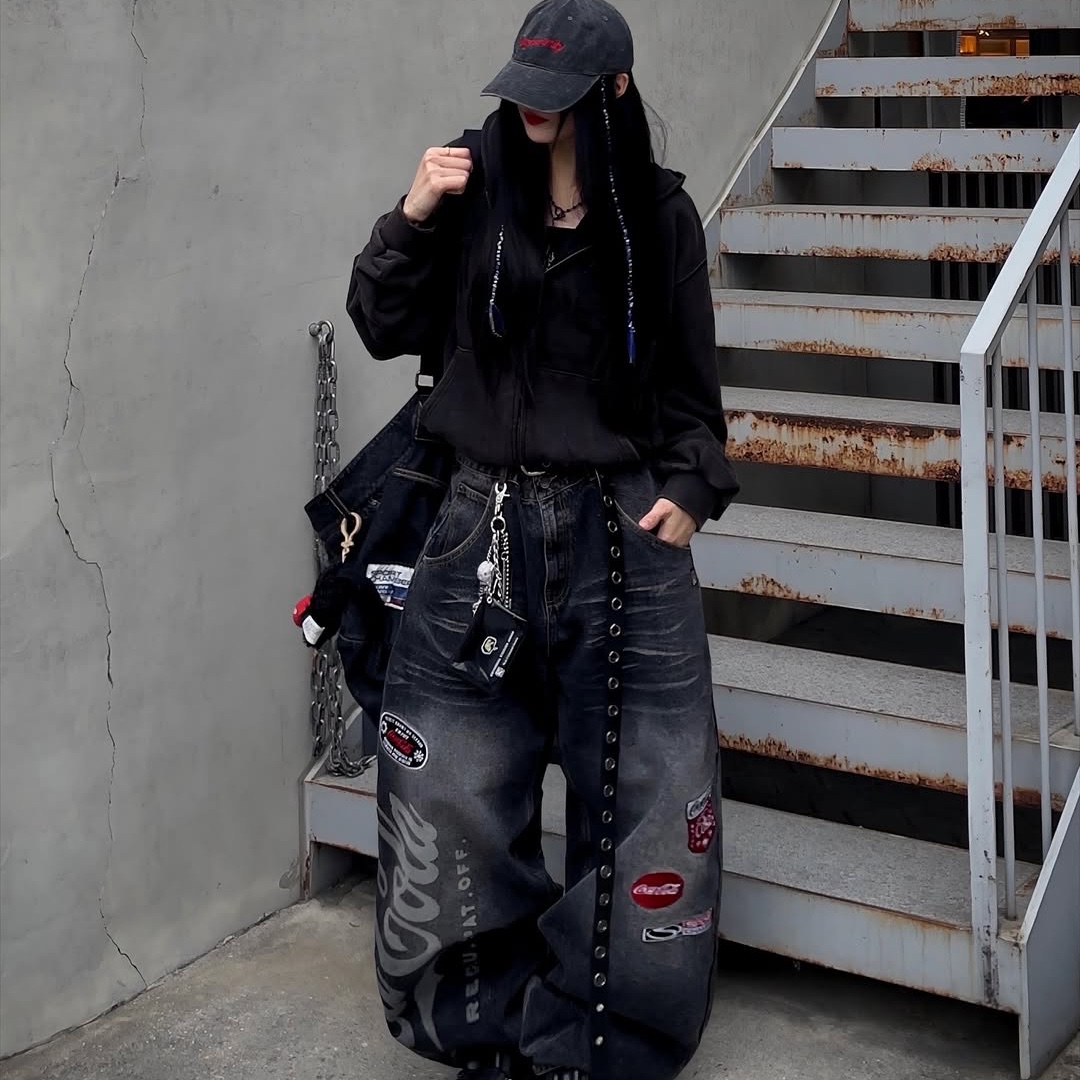 SPORT CHAMBER x Coca-Cola Balloon Denim Pants Black, SPORT CHAMBER x Coca-Cola Denim Cross Bag Black 착용 스타일 - 3