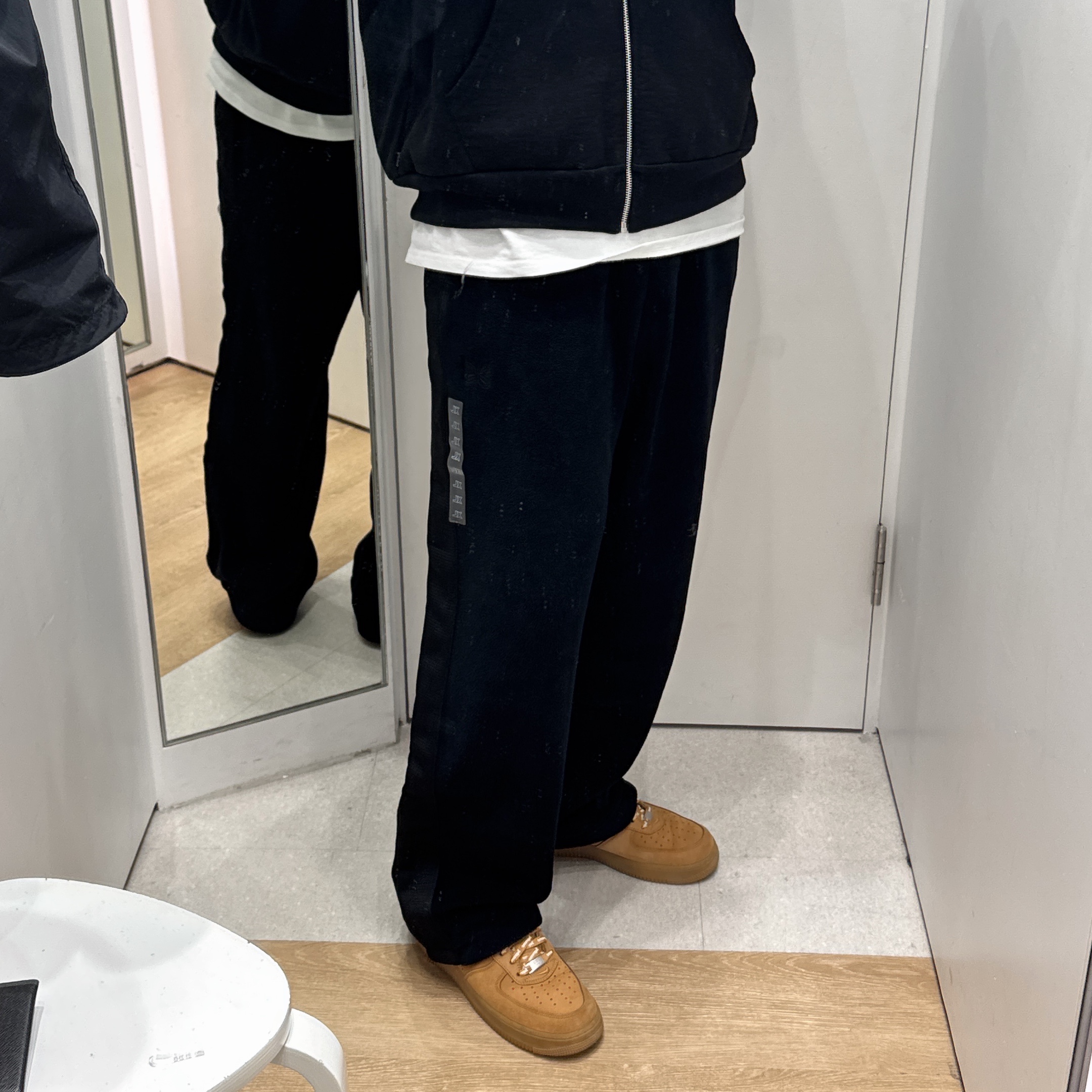 Uniqlo x Needles Fleece Wide Pants Black - KR, Nike x Supreme Air Force 1 Low Flax 착용 스타일 - 2