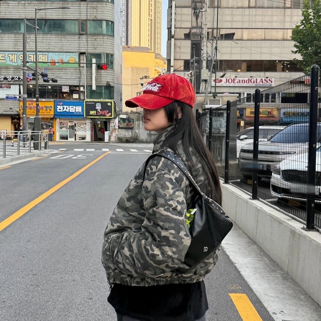 SPORT CHAMBER x Coca-Cola Ball Cap Red 착용 스타일 - 3