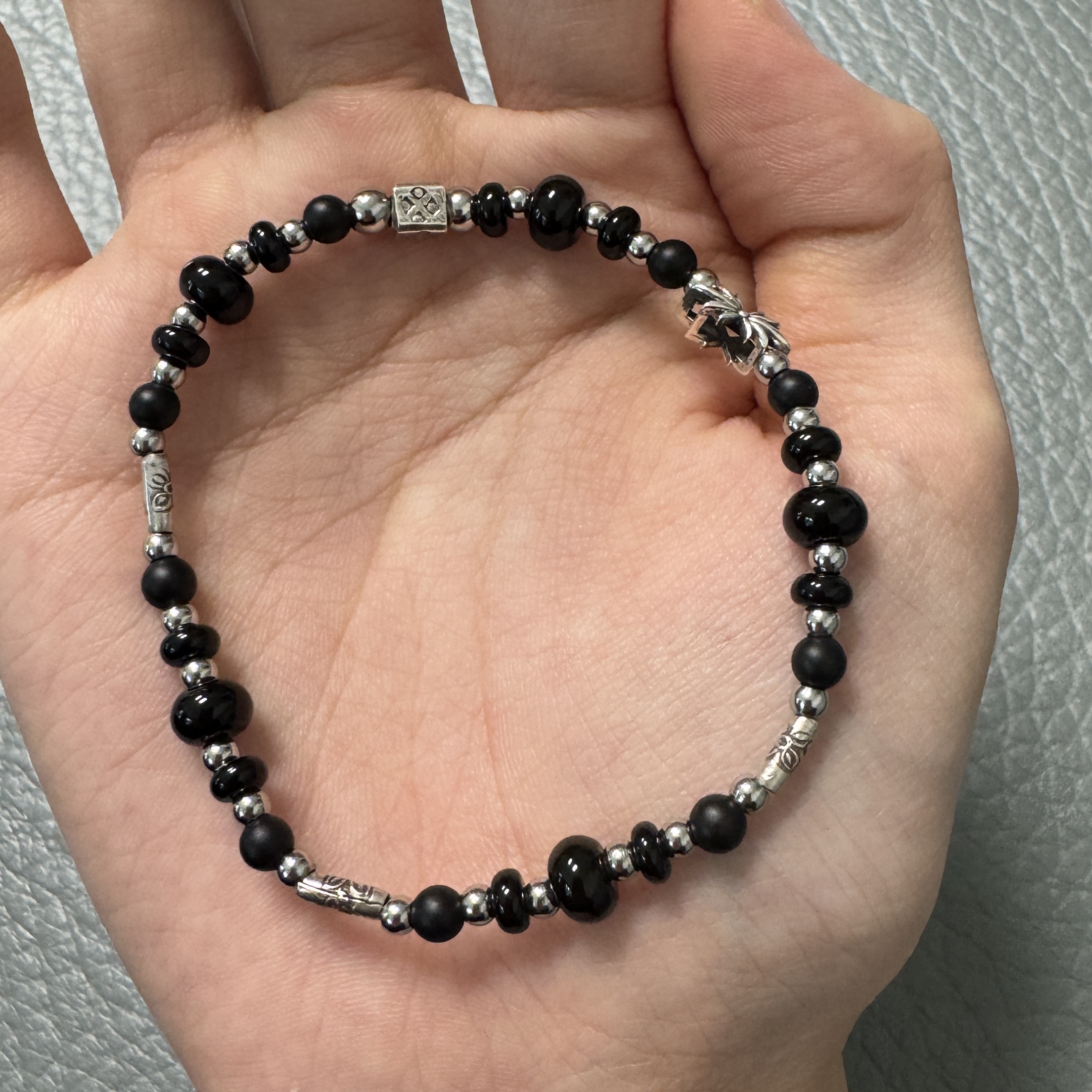Scudo Garden Karen Beads Bracelet Black 착용 스타일 - 2
