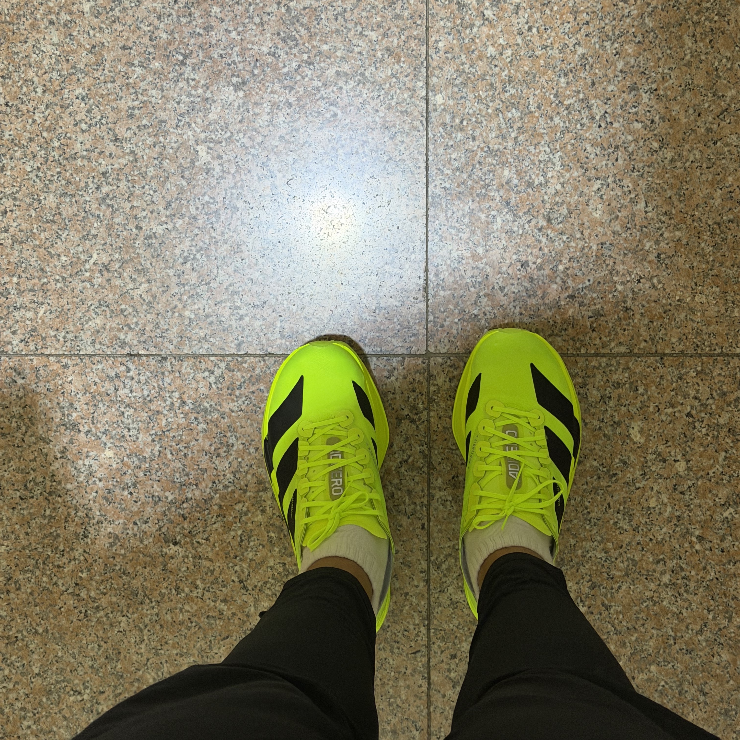 Adidas Adizero Adios Pro 4 Lucid Lemon Core Black 착용 스타일