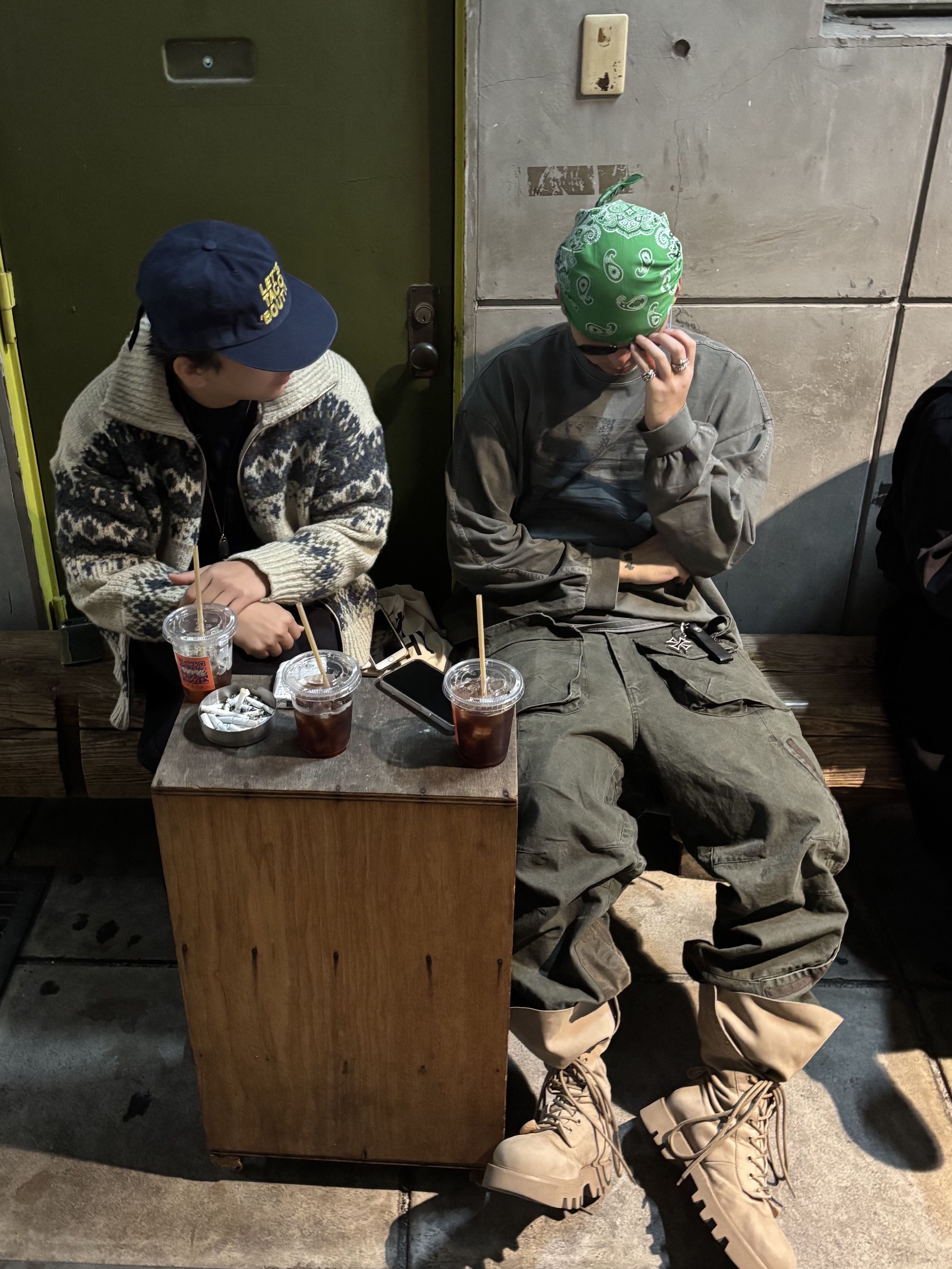 Wapworks Wp Military Shirring Crop Crewneck Khaki 착용 스타일 - 2