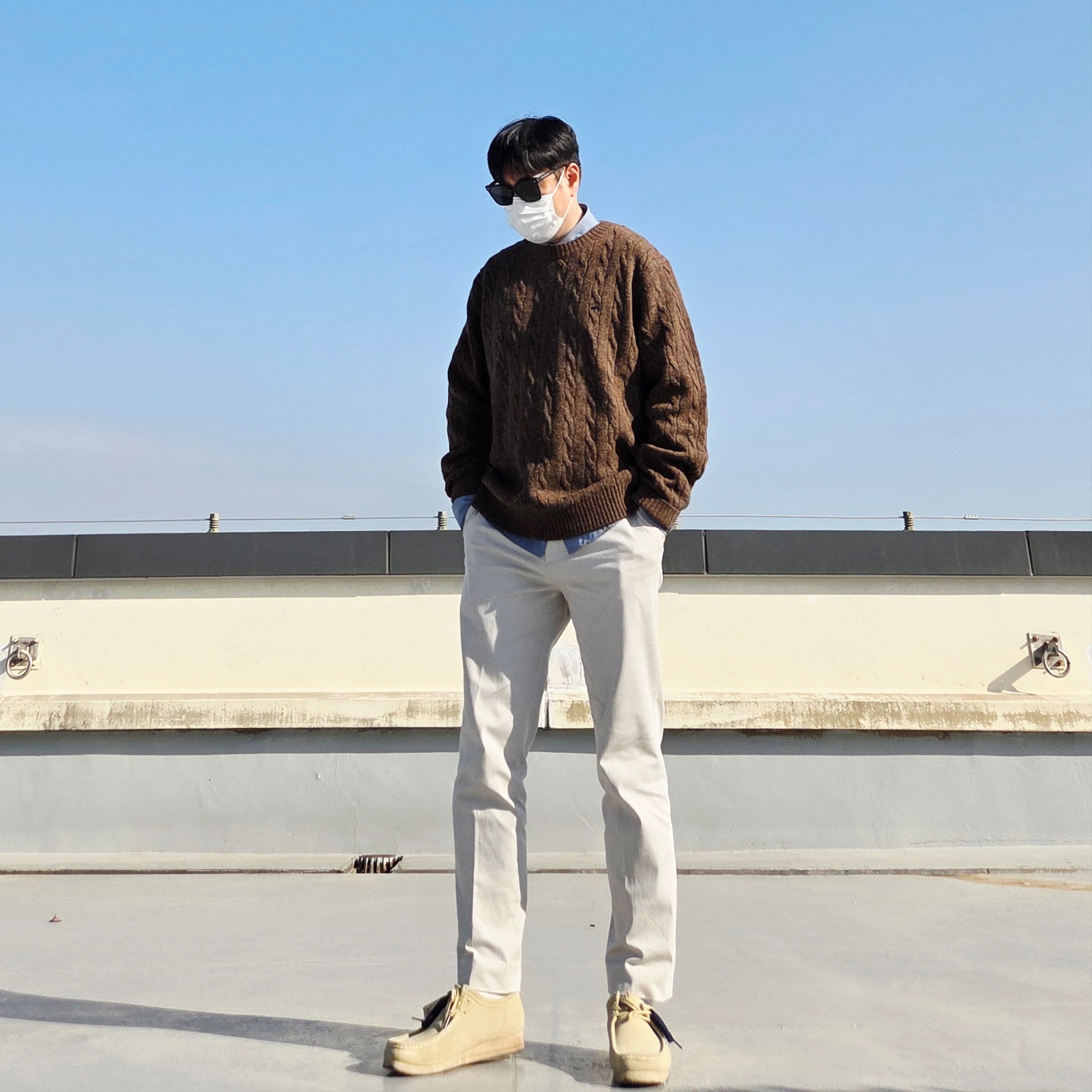Clarks Wallabee Maple Suede, Gentle Monster Sal 01 Black 착용 스타일 - 3