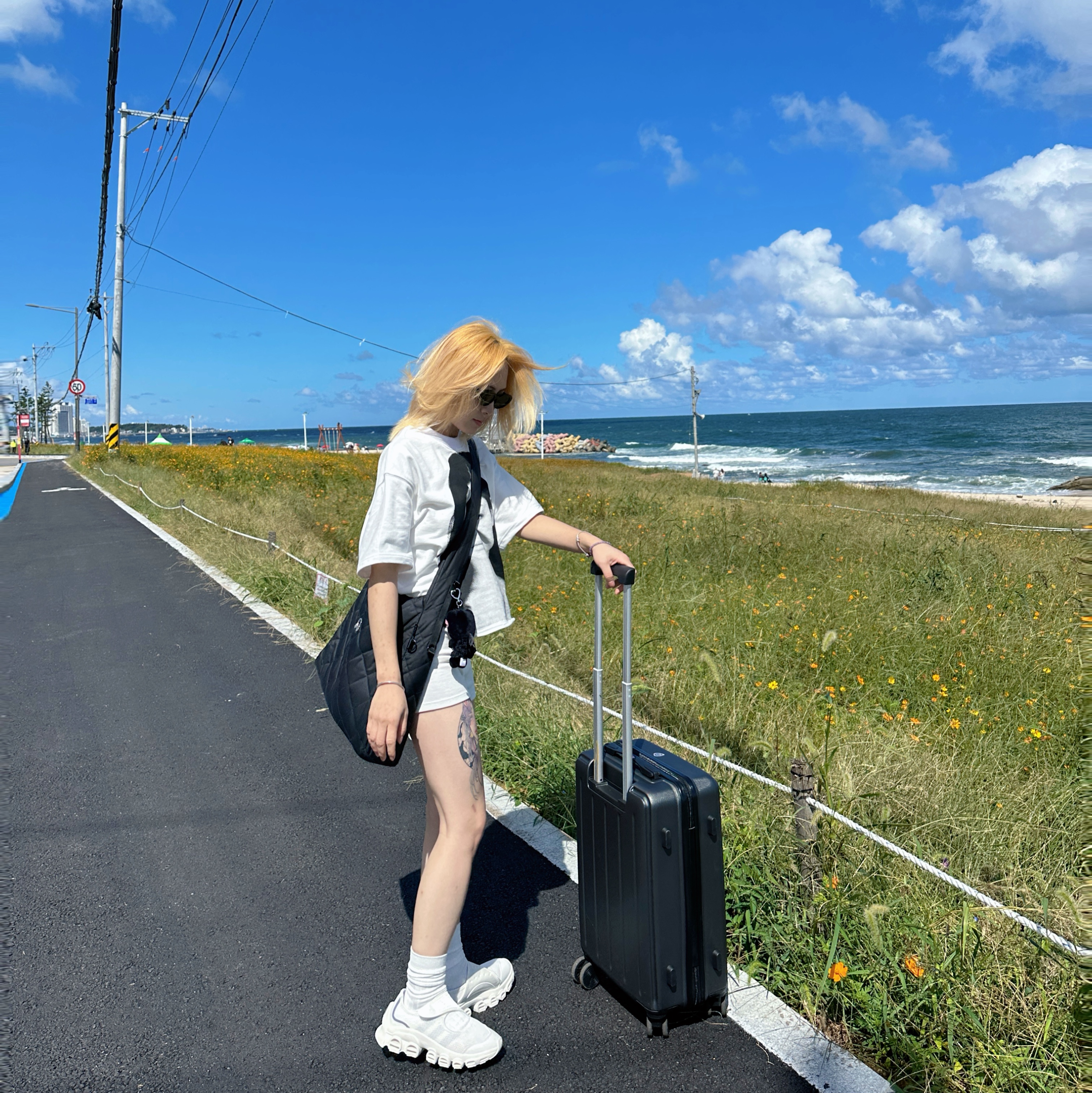 (W) Adidas Adifom Megajane Cloud White Iron Metallic 착용 스타일